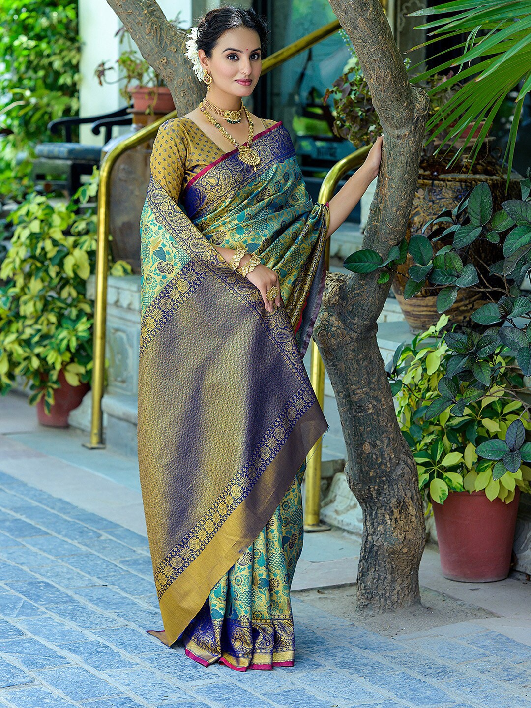 

KARAGIRI Ethnic Motifs Woven Design Zari Kanjeevaram Saree, Blue