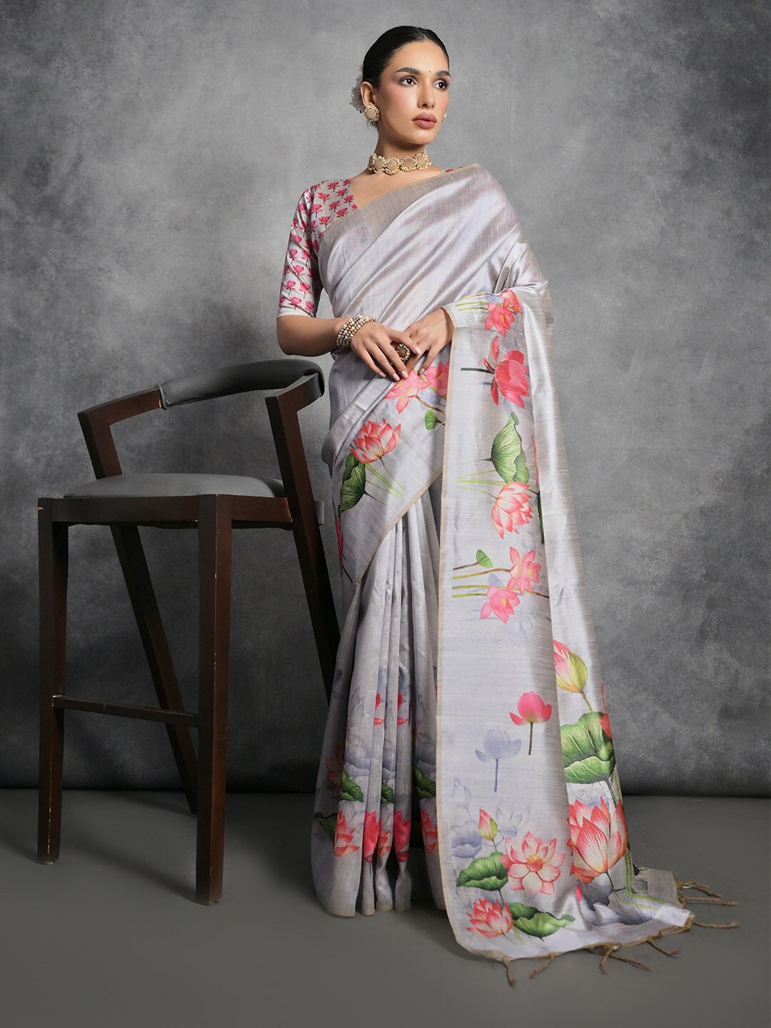 

KARAGIRI Floral Printed Tussar Saree, Grey