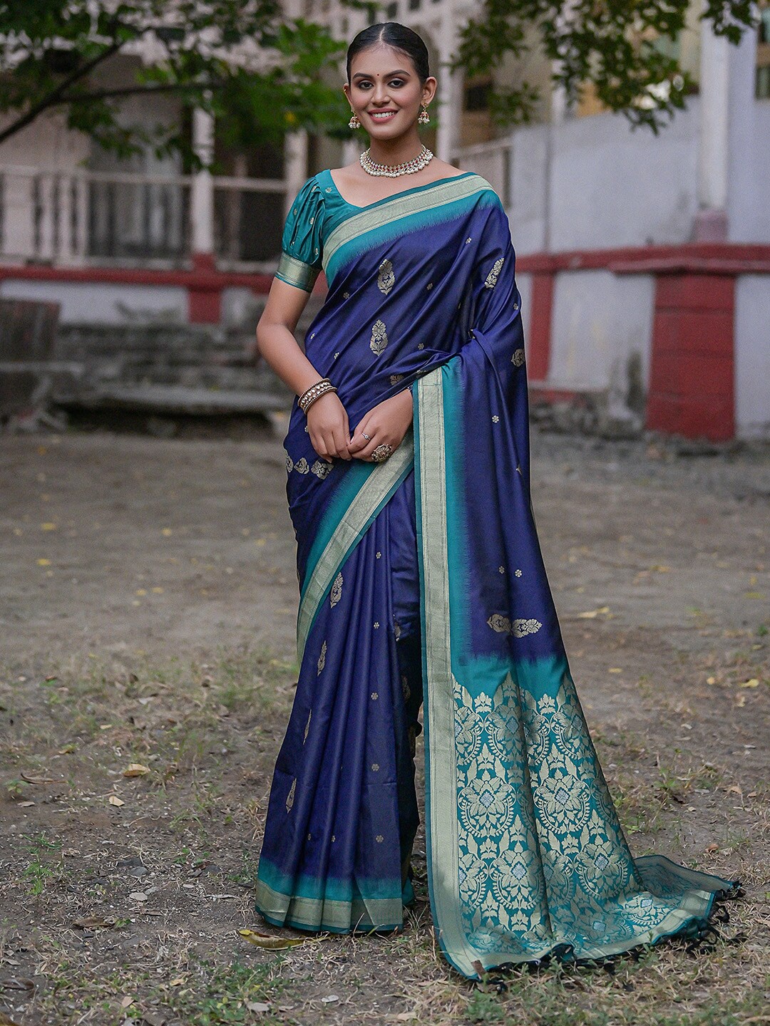 

KARAGIRI Ethnic Motifs Woven Design Zari Saree, Navy blue