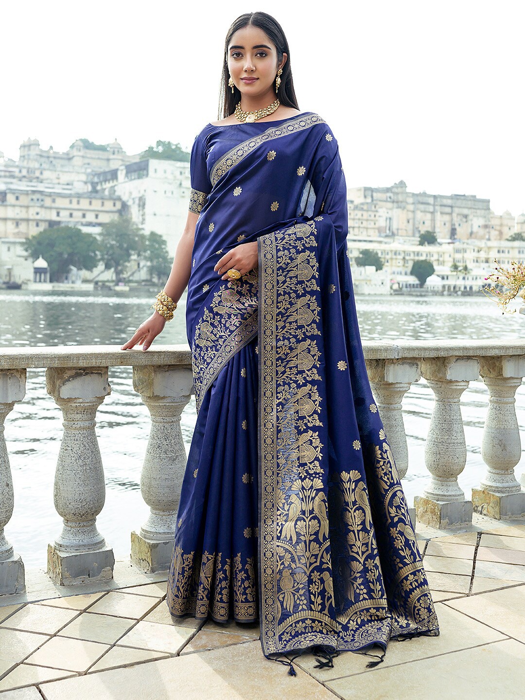 

KARAGIRI Ethnic Motifs Woven Design Zari Saree, Navy blue