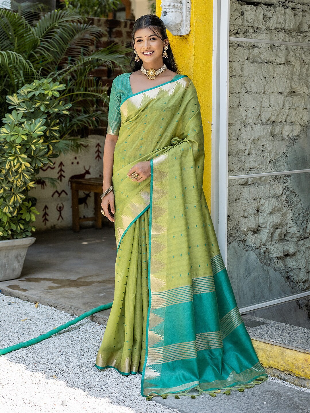 

KARAGIRI Ethnic Motifs Woven Design Zari Saree, Green