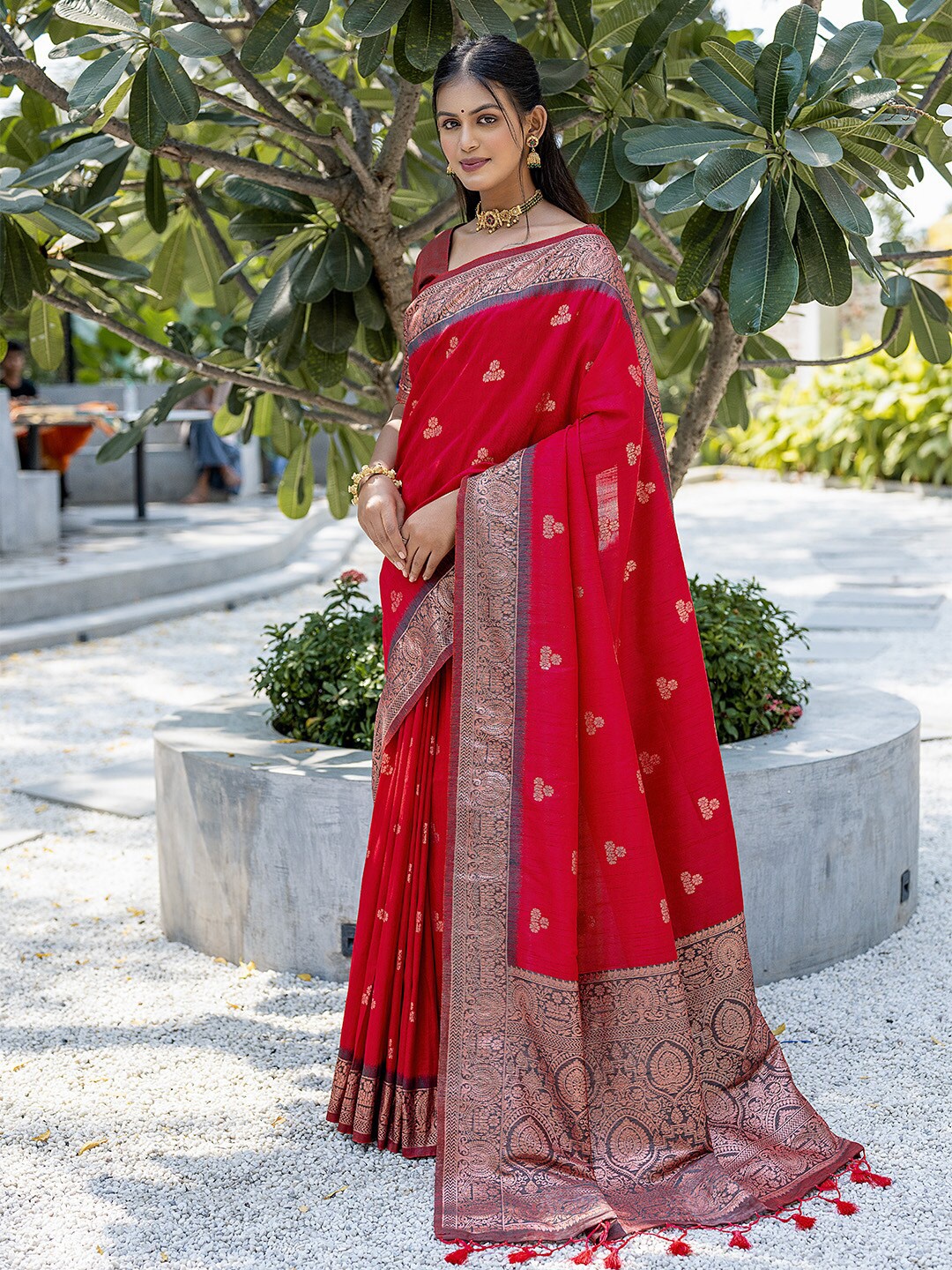 

KARAGIRI Floral Woven Design Banarasi Zari Saree, Red