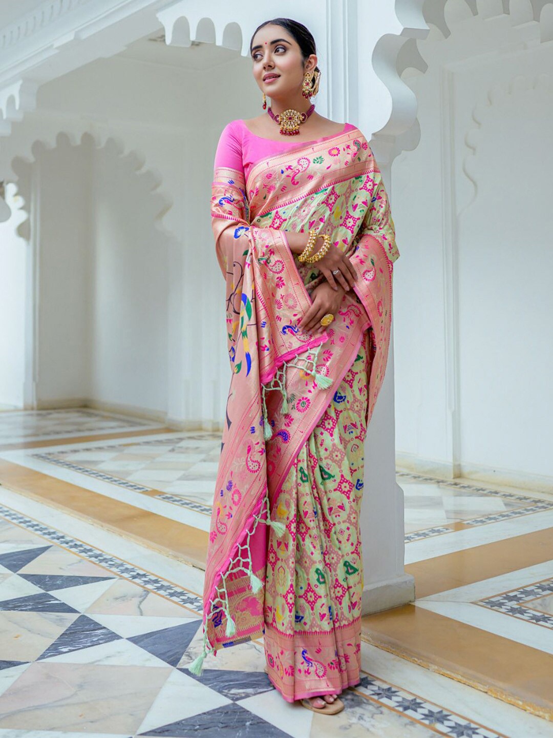 

KARAGIRI Ethnic Motif Woven Design Paithani Zari Saree, Green