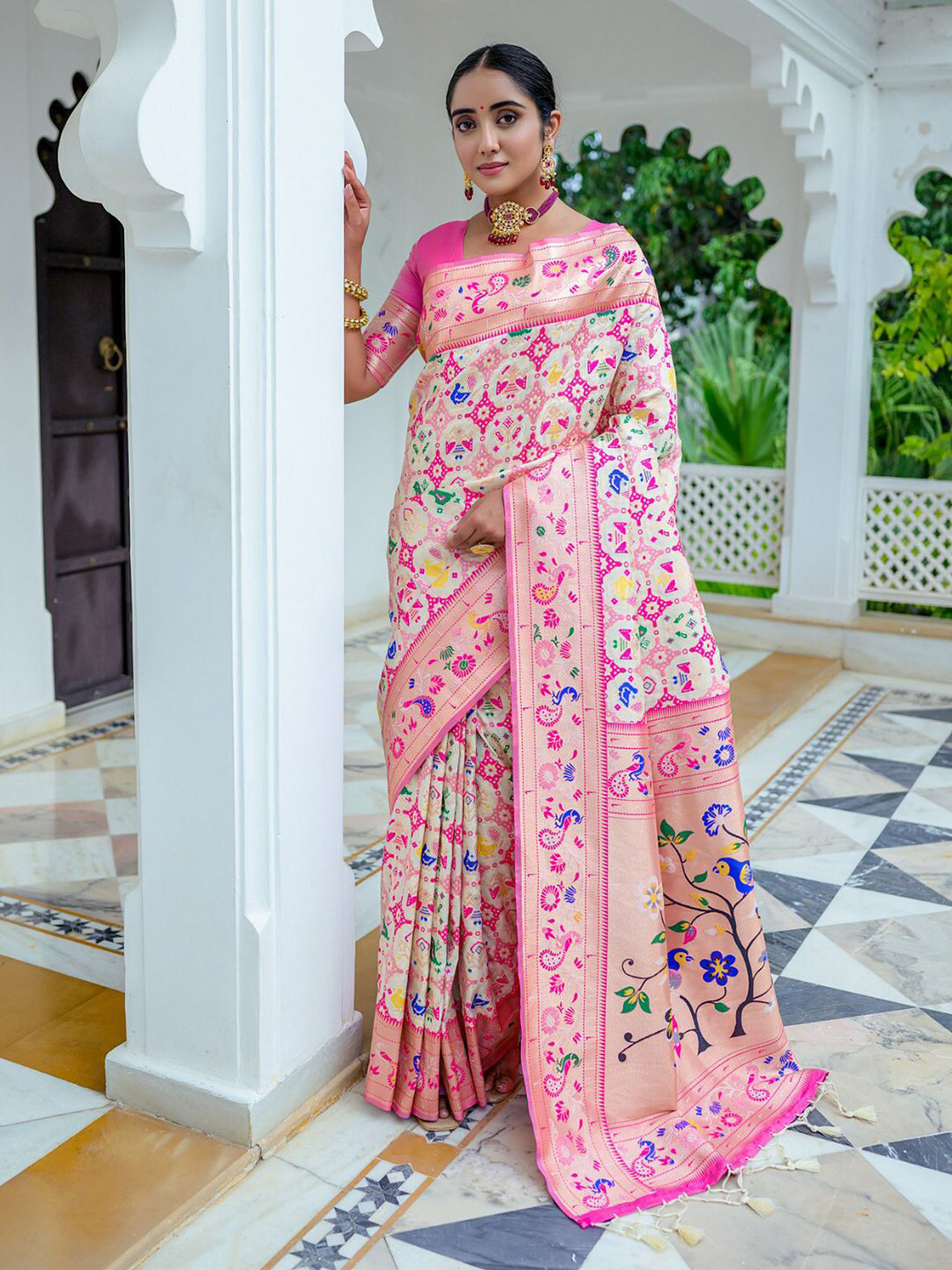 

KARAGIRI Ethnic Motif Woven Design Paithani Zari Saree, White