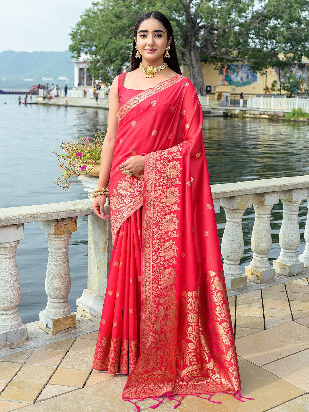 

KARAGIRI Ethnic Motifs Woven Design Zari Saree, Red