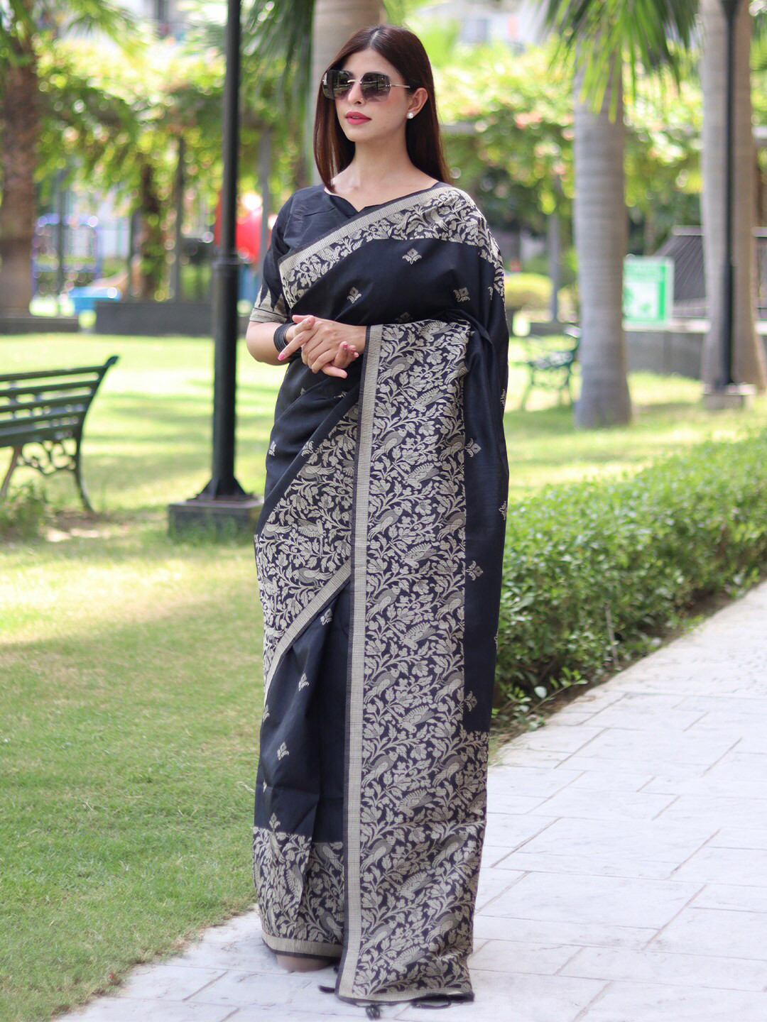 

KARAGIRI Ethnic Motifs Woven Design Zari Saree, Black