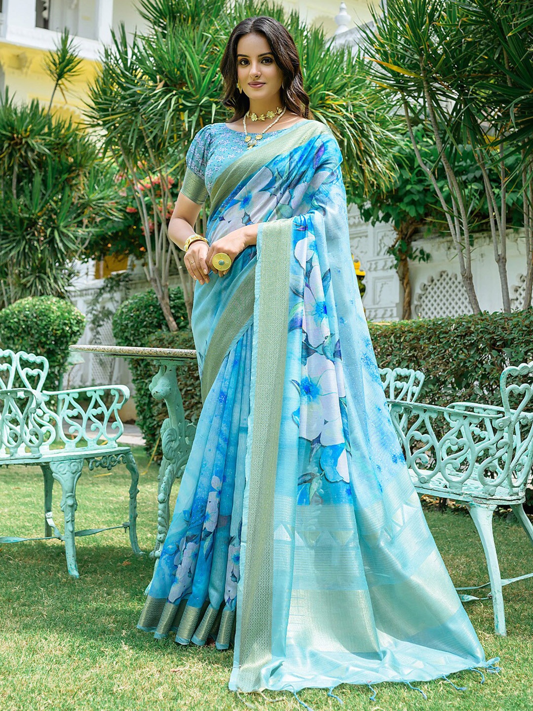 

KARAGIRI Floral Printed Zari Saree, Blue
