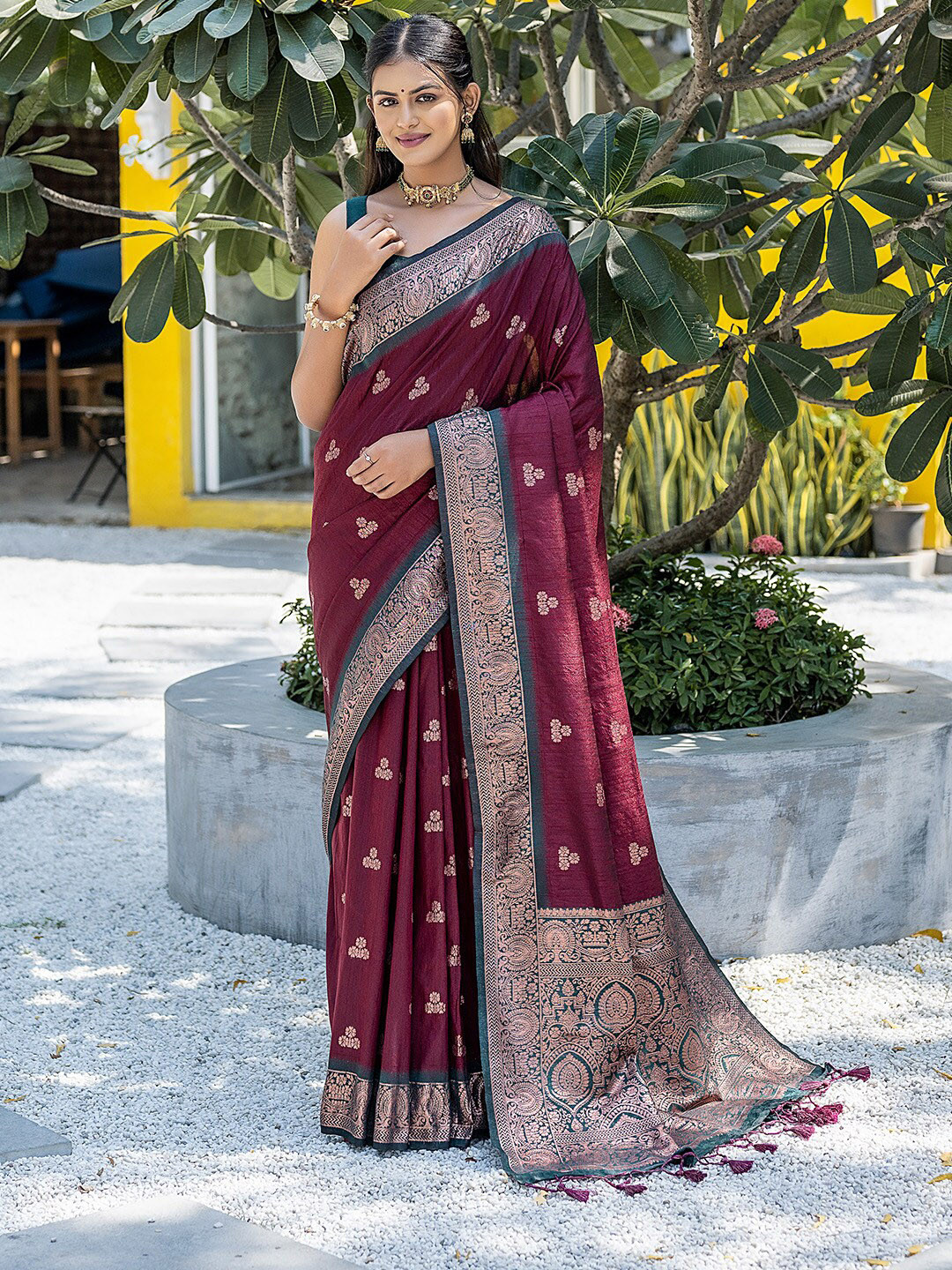 

KARAGIRI Floral Woven Design Zari Banarasi Saree, Maroon