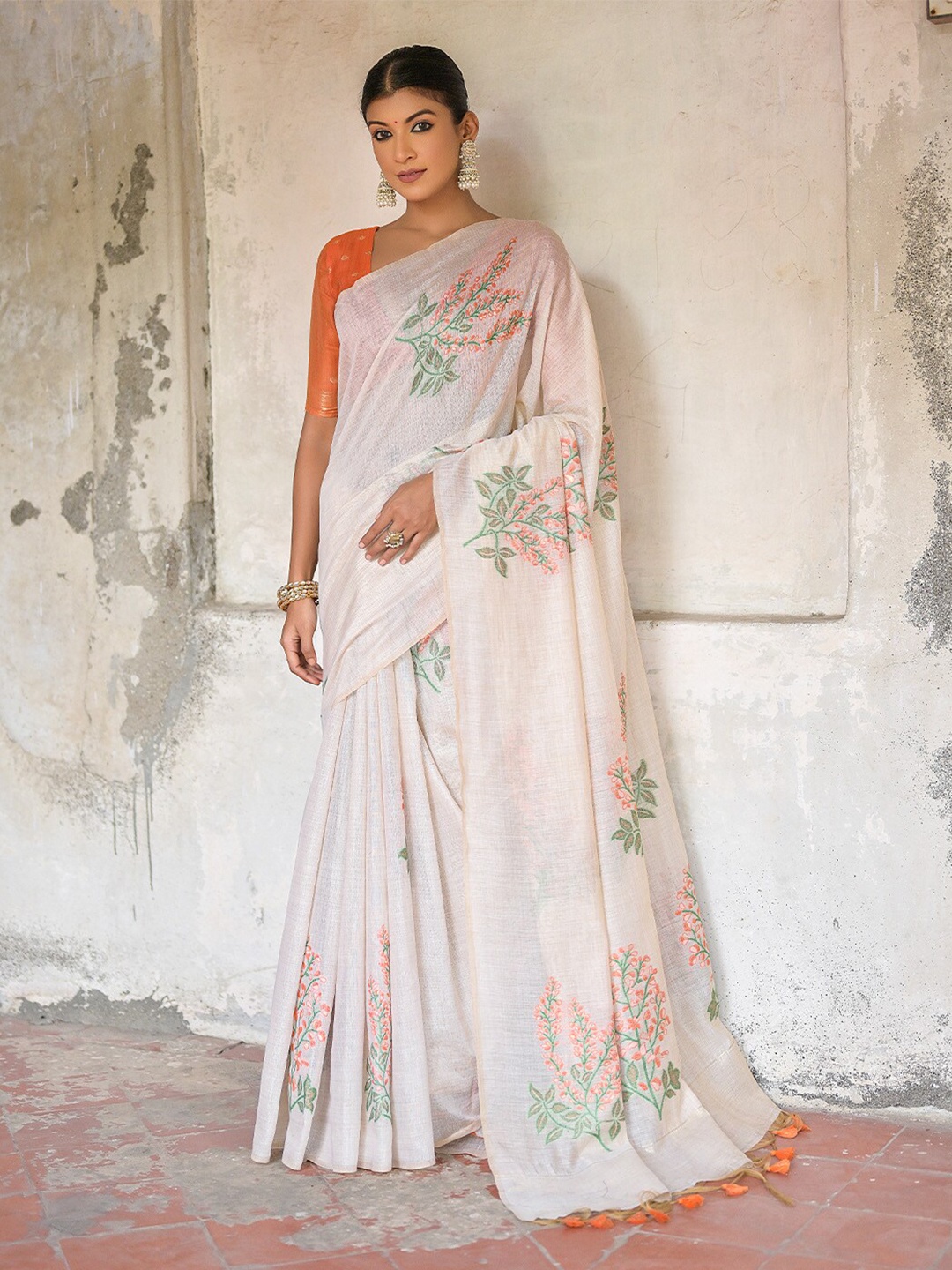 

KARAGIRI Floral Embroidered Muga Saree, White