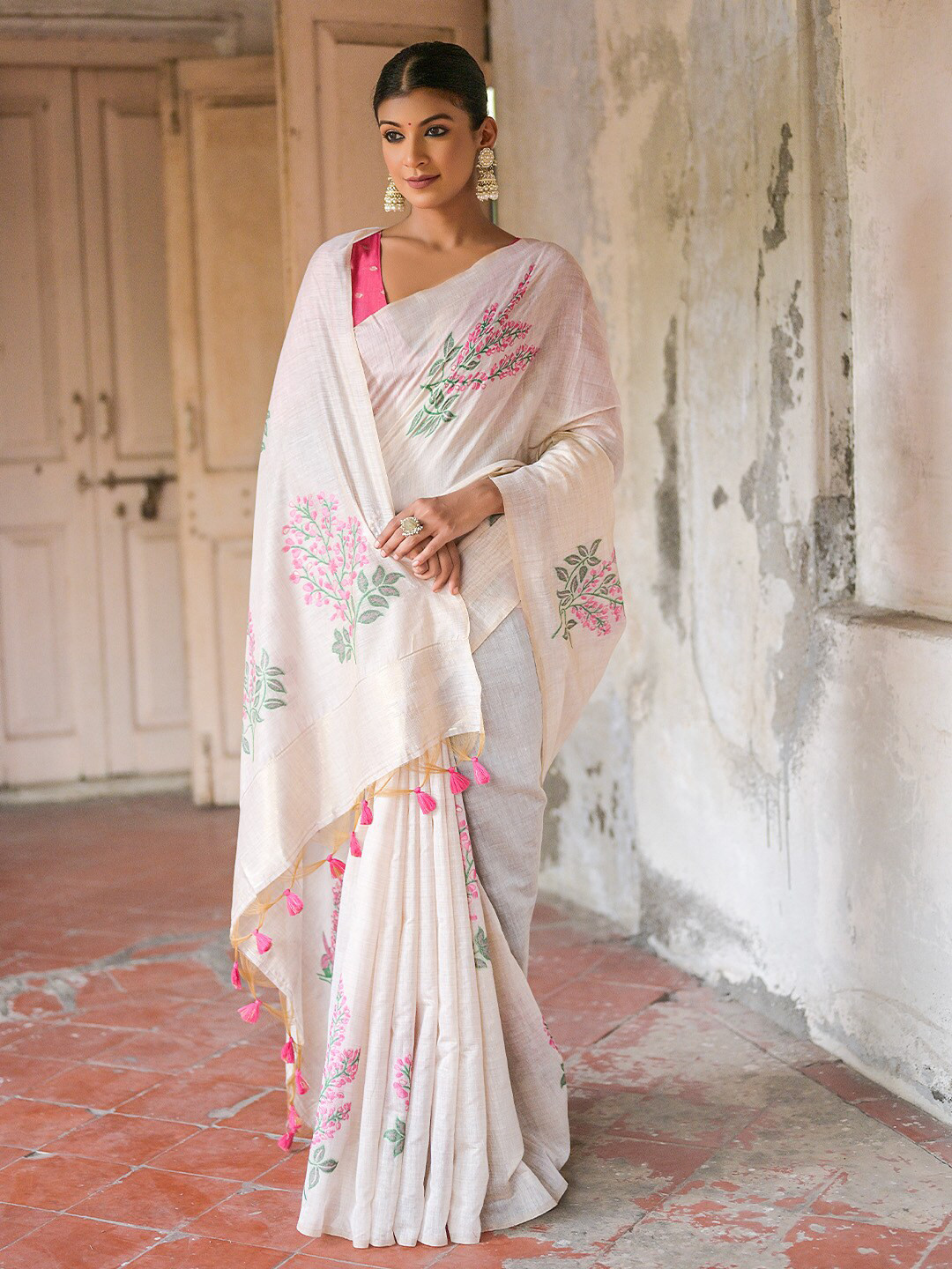 

KARAGIRI Floral Muga Saree, White