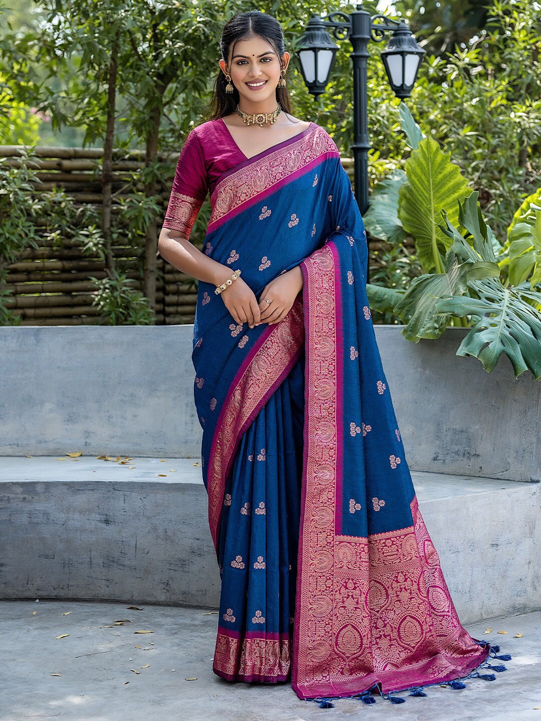 

KARAGIRI Floral Woven Design Zari Banarasi Saree, Navy blue