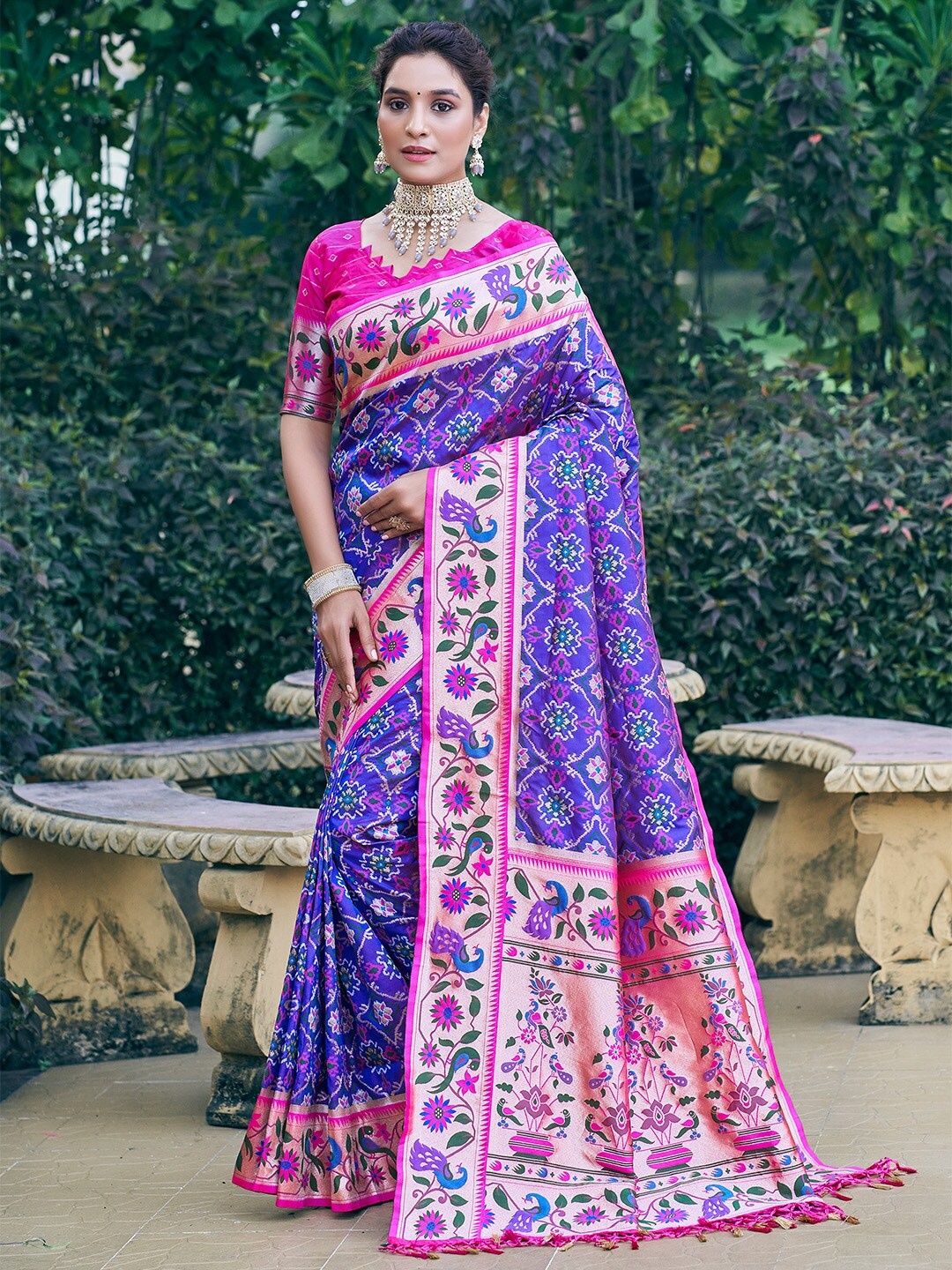 

KARAGIRI Ethnic Motifs Woven Design Zari Patola Saree, Navy blue