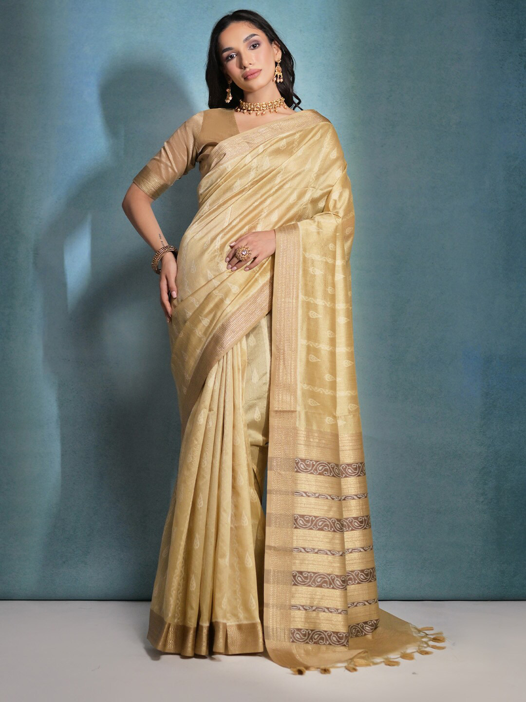 

KARAGIRI Woven Design Zari Saree, Gold