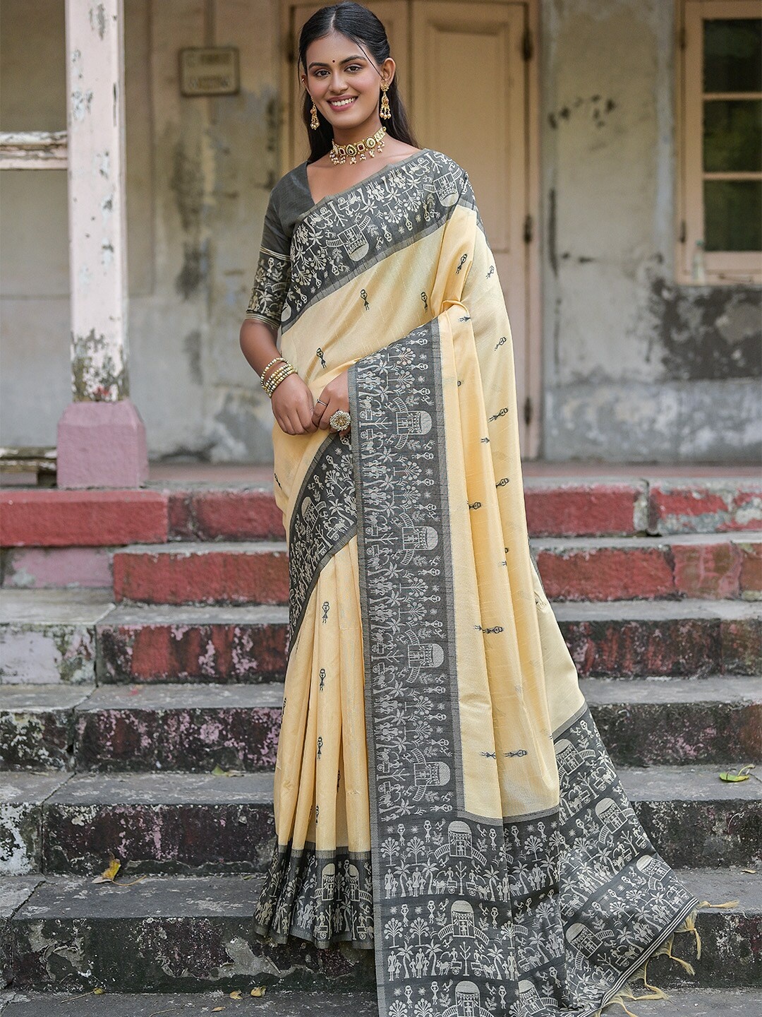 

KARAGIRI Ethnic Motifs Saree, Black