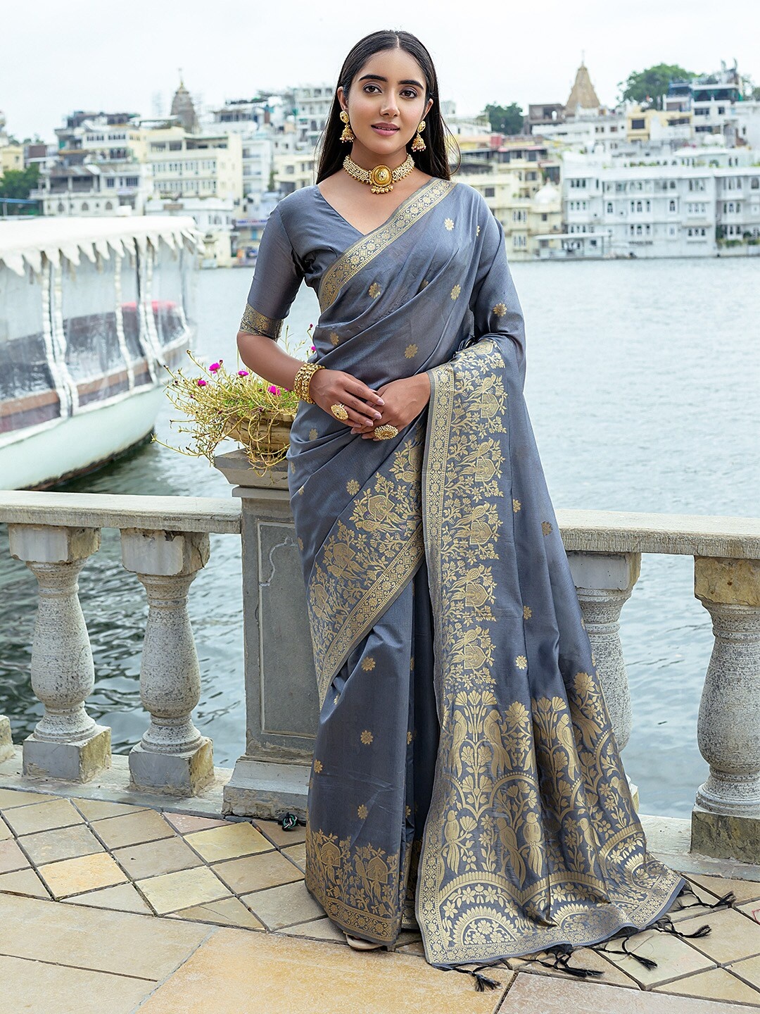 

KARAGIRI Woven Design Zari Saree, Grey