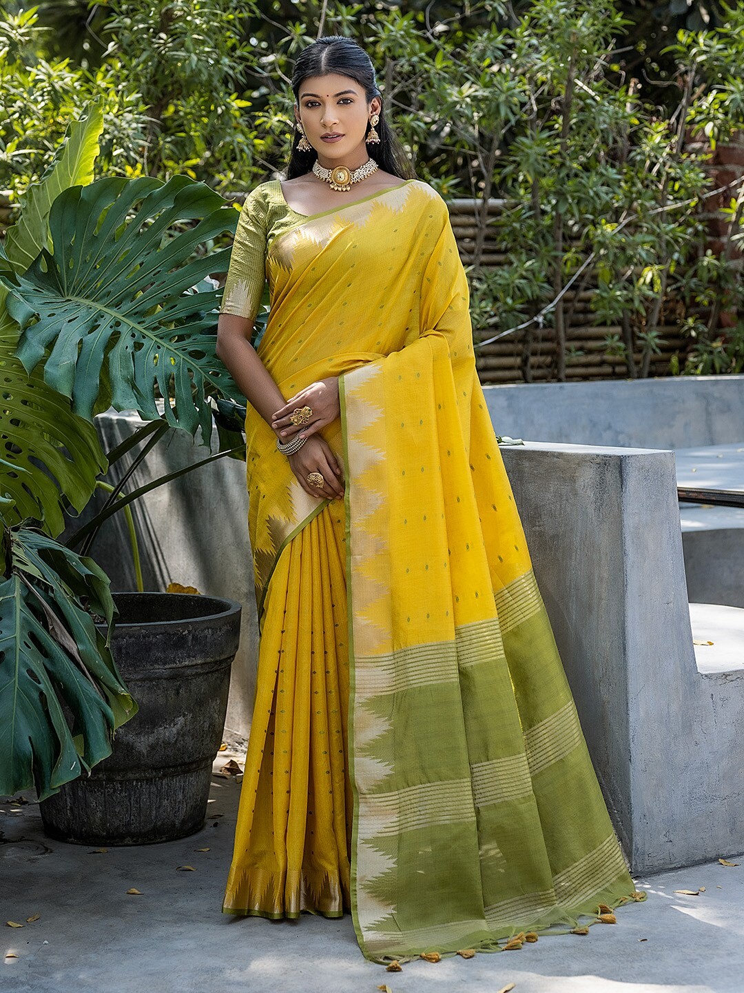 

KARAGIRI Woven Design Zari Saree, Yellow