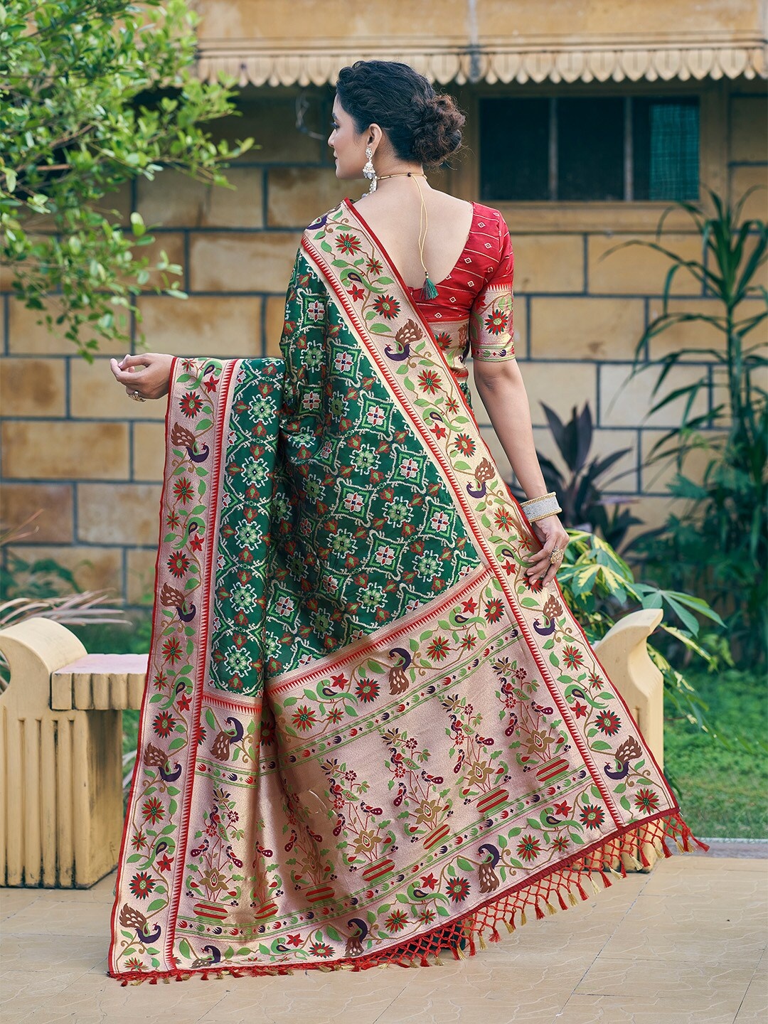 

KARAGIRI Woven Design Zari Patola Saree, Green
