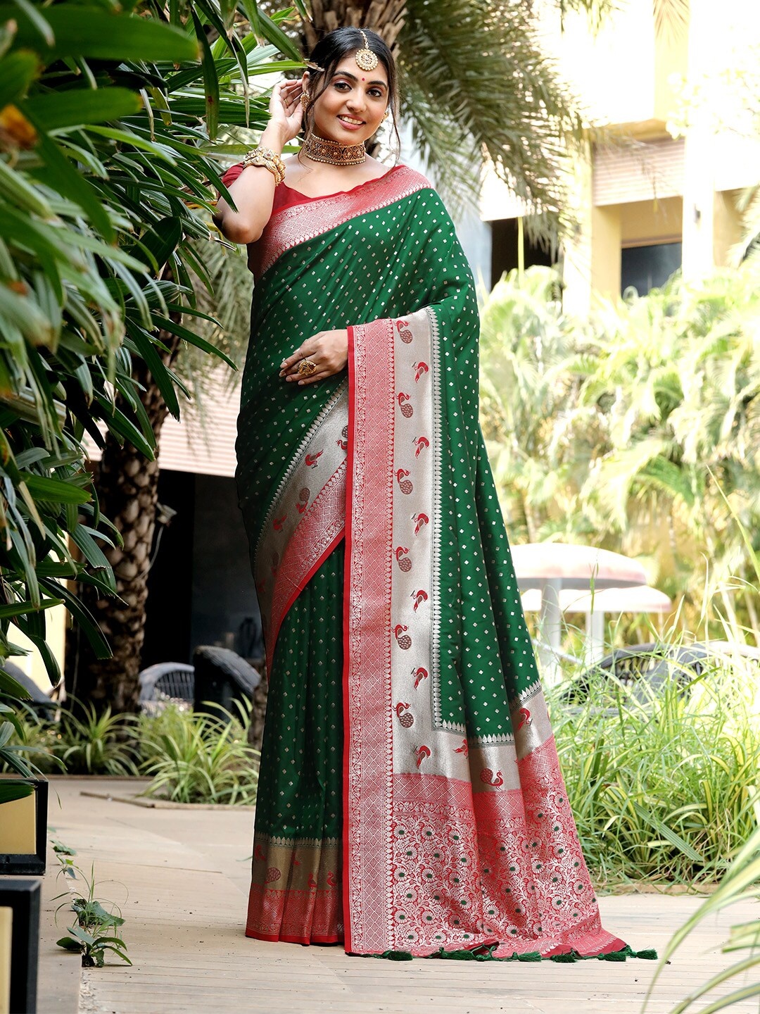 

KARAGIRI Woven Design Zari Banarasi Saree, Green