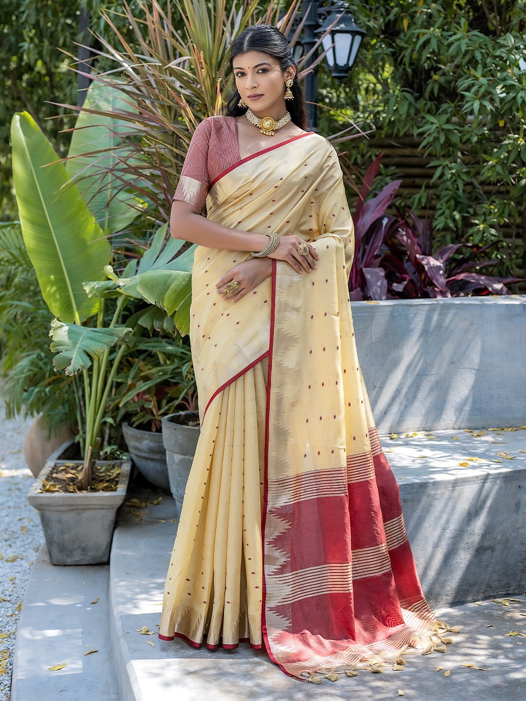 

KARAGIRI Woven Design Zari Saree, Cream