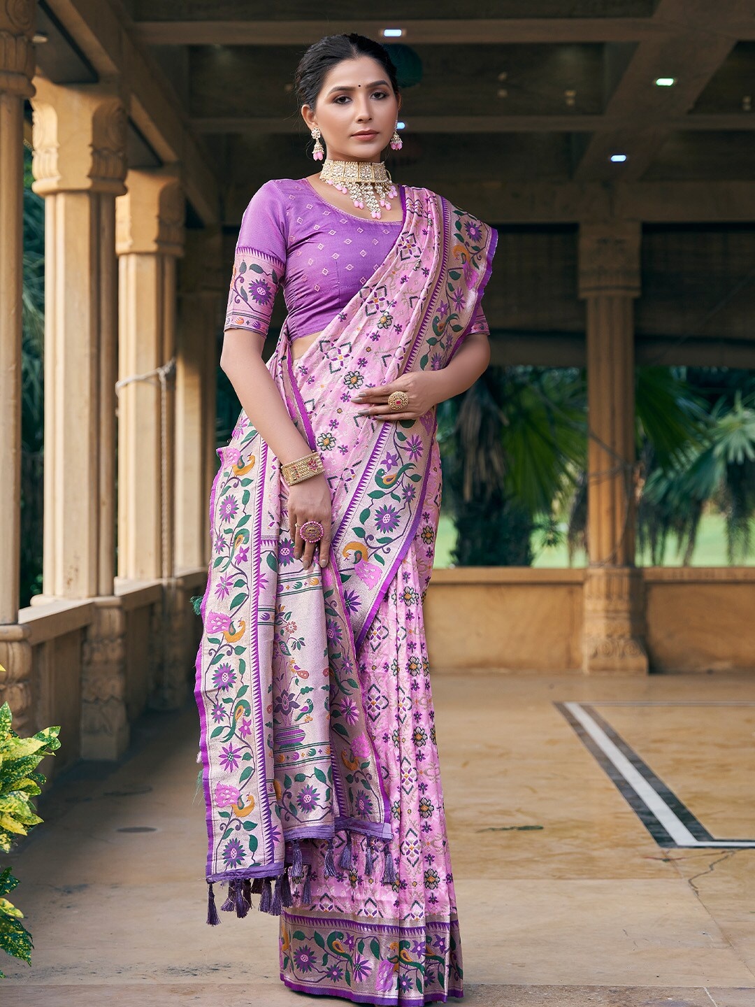 

KARAGIRI Woven Design Zari Patola Saree, Pink
