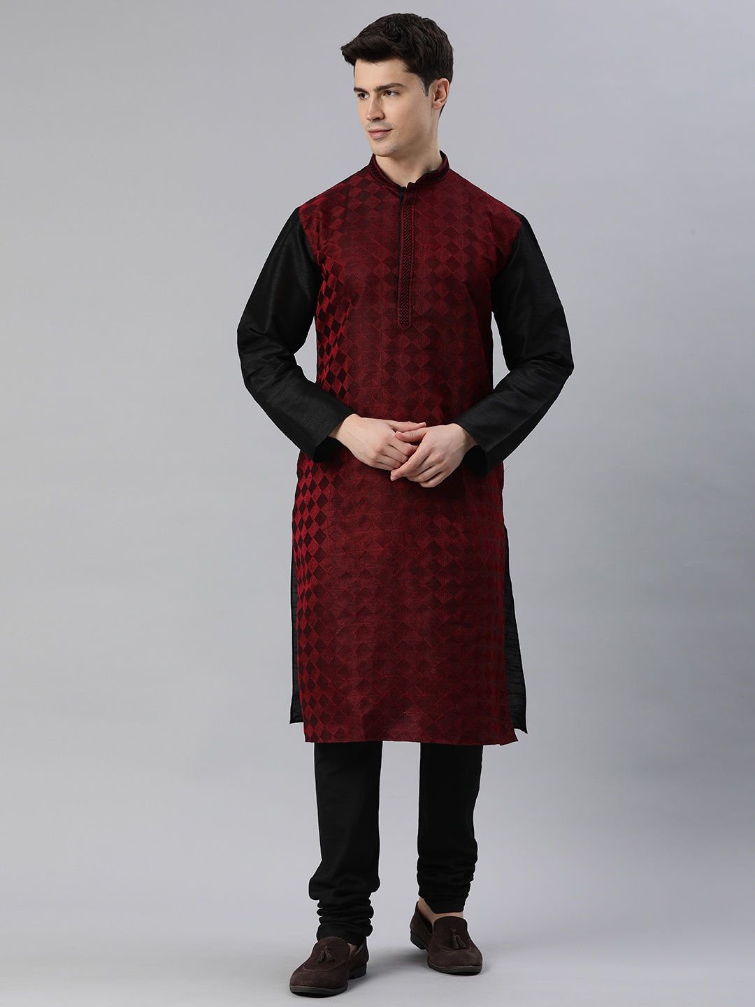 

Manthan Men Solid Thread Work Kurta, Maroon