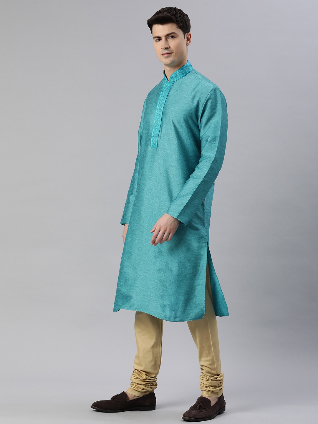 

Manthan Men Solid Thread Work Kurta, Blue