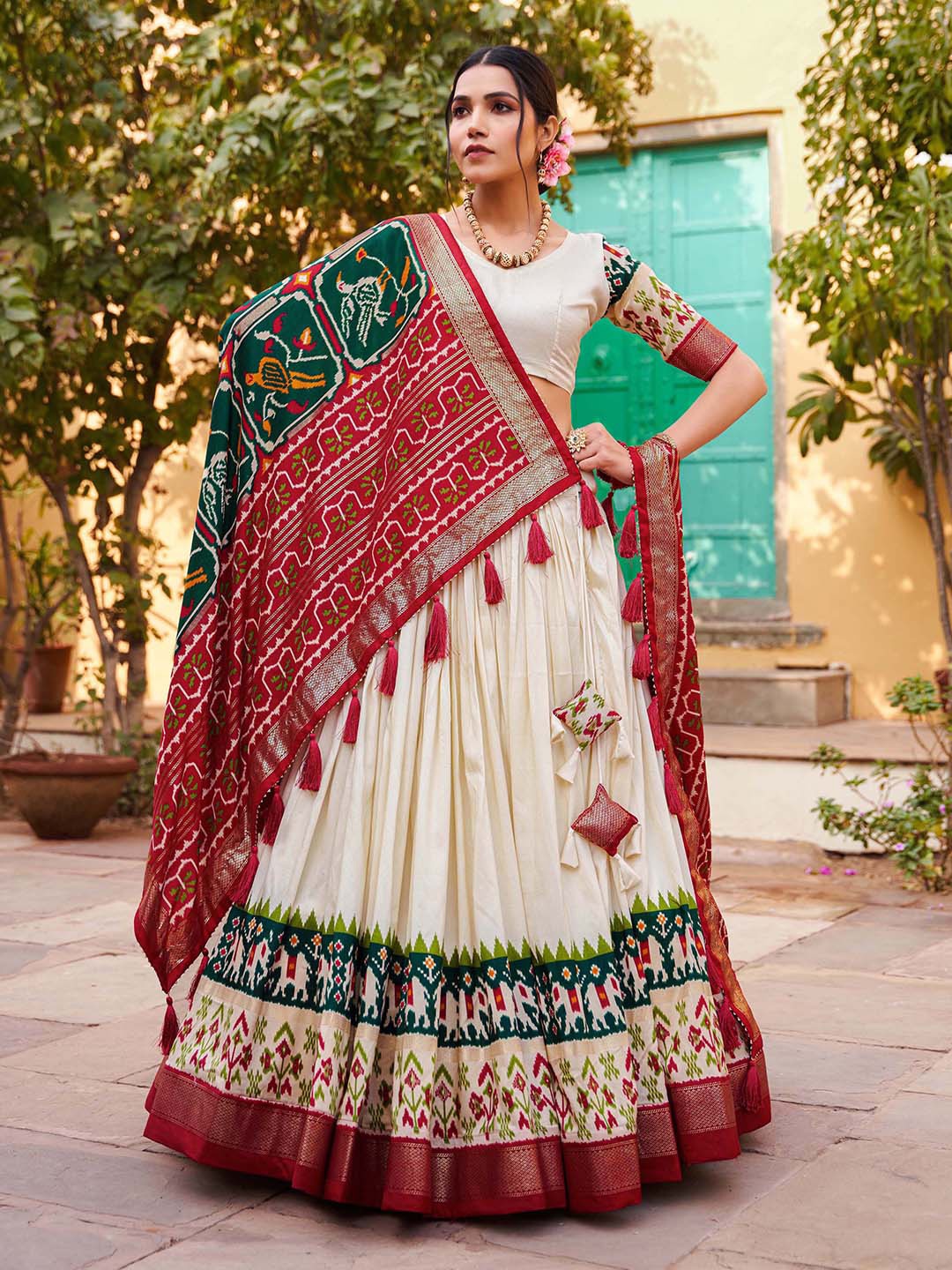 

LOOKNBOOK ART Printed Foil Print Semi-Stitched Lehenga & Unstitched Blouse With Dupatta, Off white
