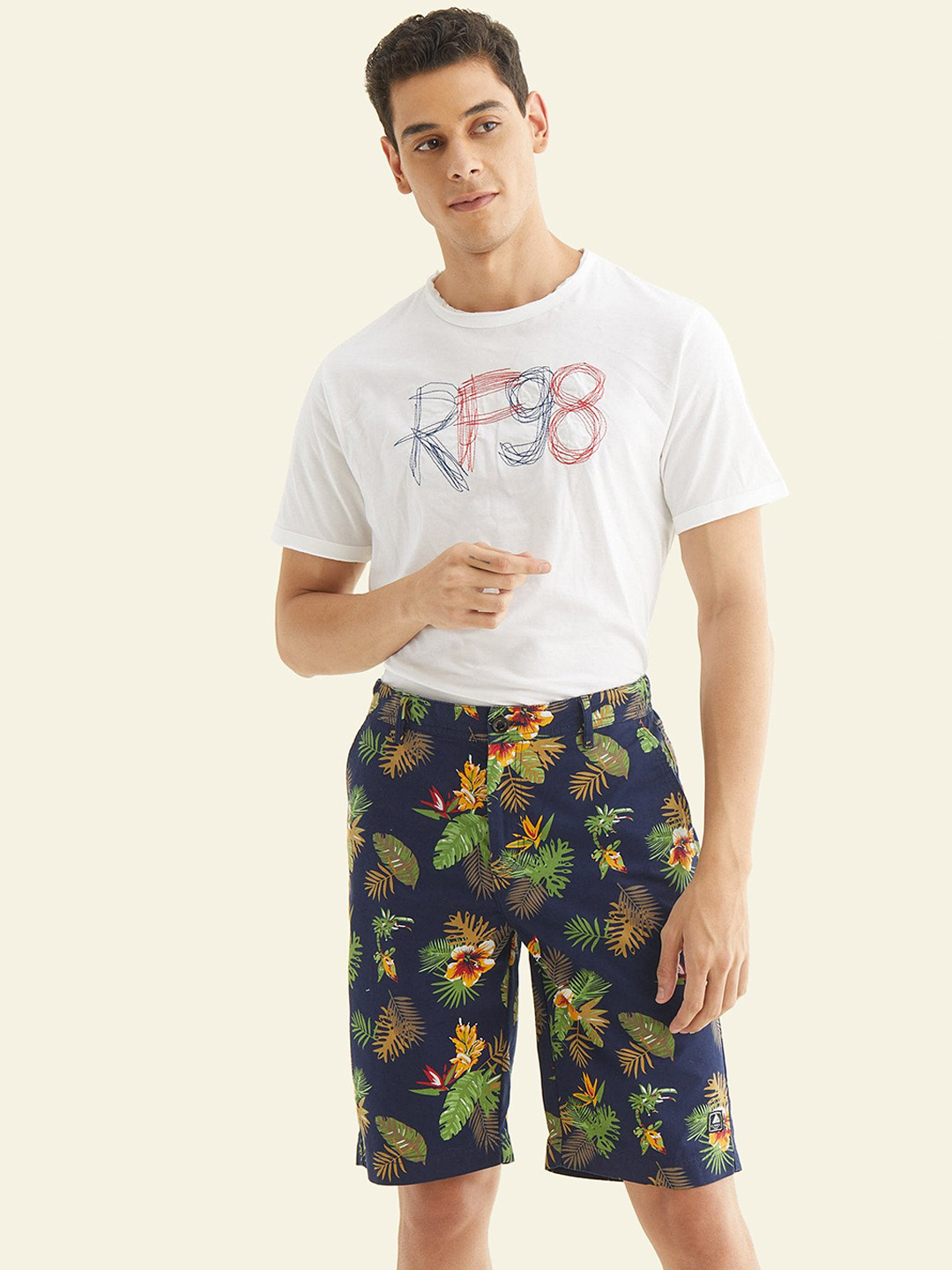 

Red Flame Men Floral Printed Outdoor Cotton Shorts, Navy blue