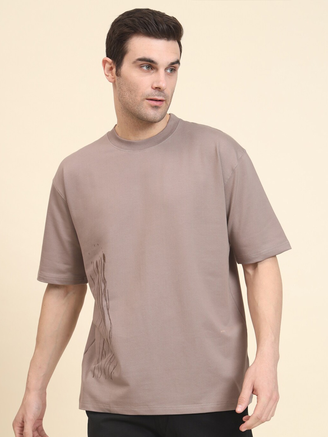 

MUWIN Typography Printed Bio Finish Drop Shoulder Sleeves Oversized T-shirt, Brown