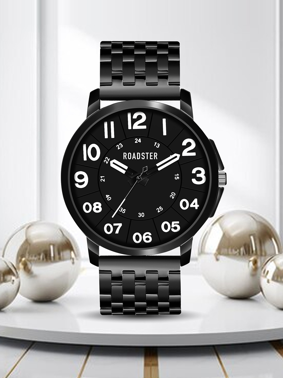 

Roadster Men Brass Dial & Stainless Steel Bracelet Style Straps Analogue Watch, Black