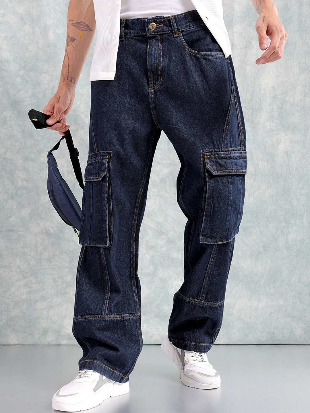 

The Indian Garage Co Navy Blue Men Mid-Rise Relaxed Fit Light Fade Cargo Cotton Jeans