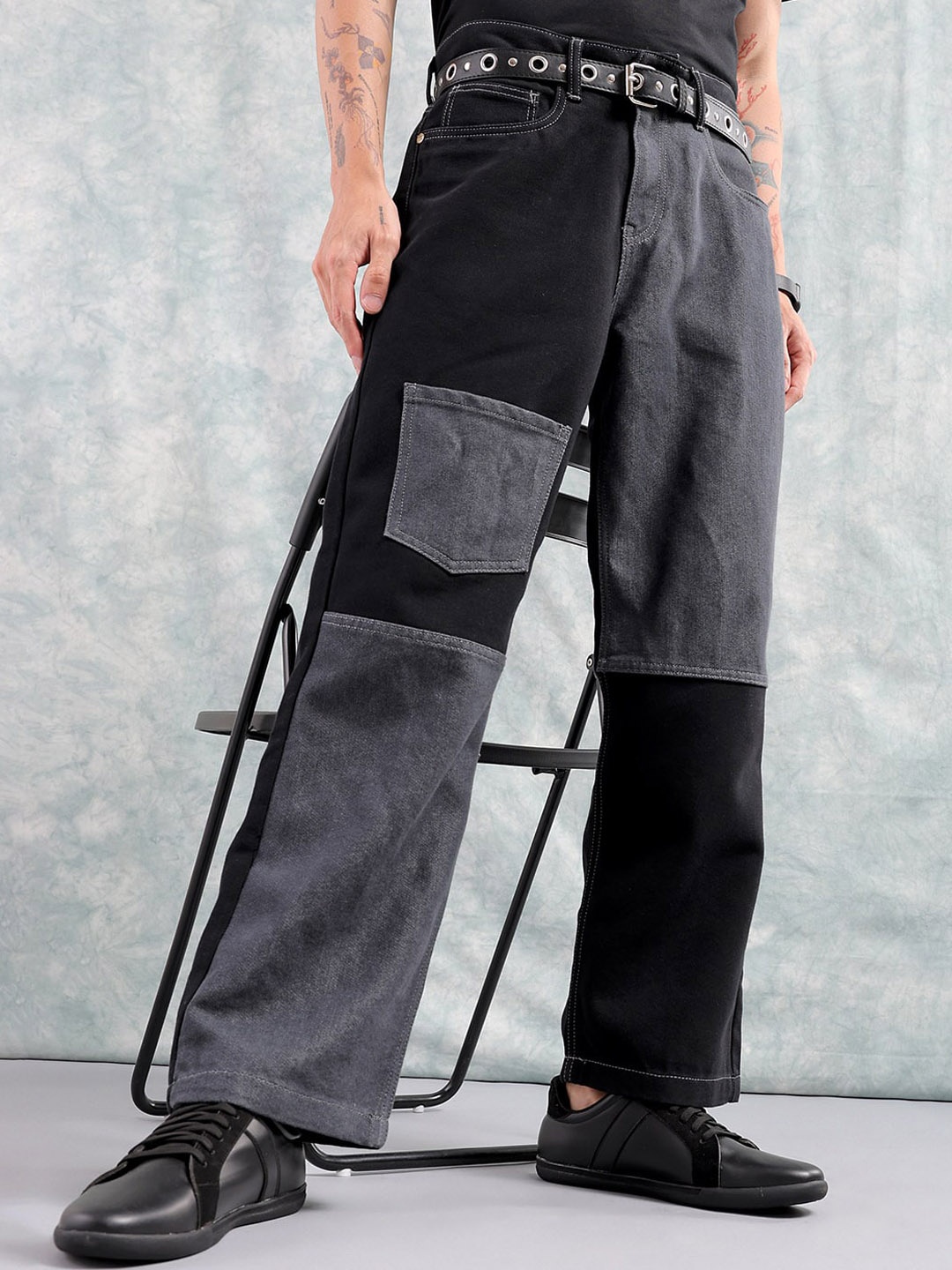 

The Indian Garage Co Black Men Mid-Rise Relaxed Fit Colourblocked Jeans