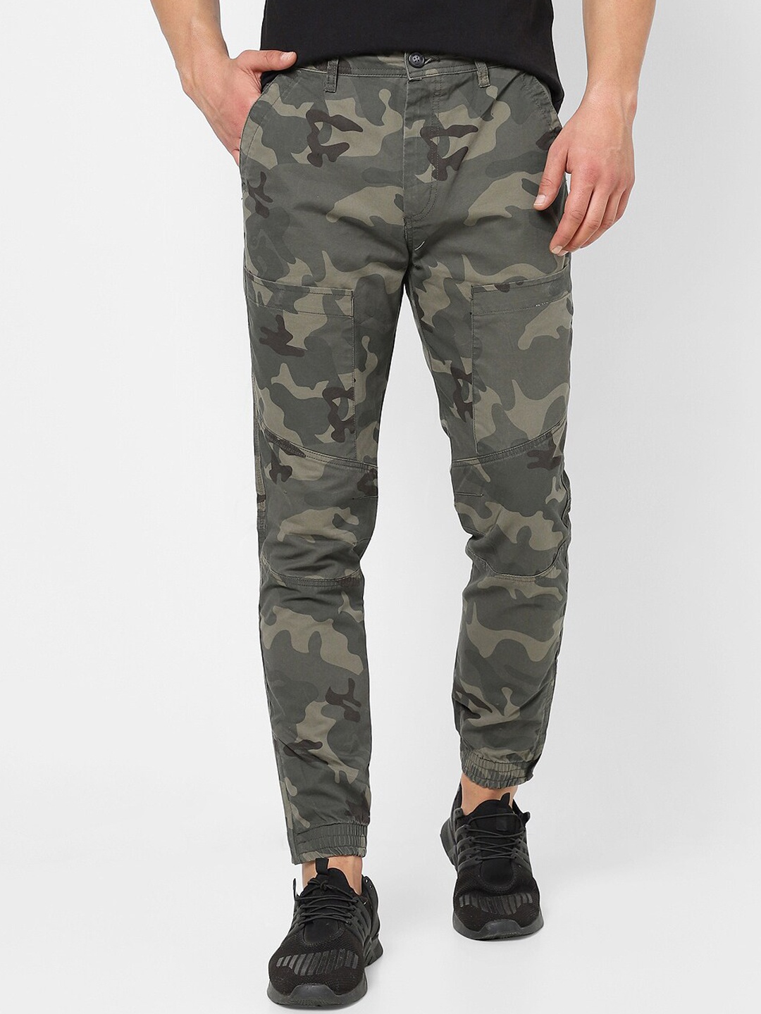 

VASTRADO Men Camouflage Printed Cotton Relaxed Fit Joggers, Olive