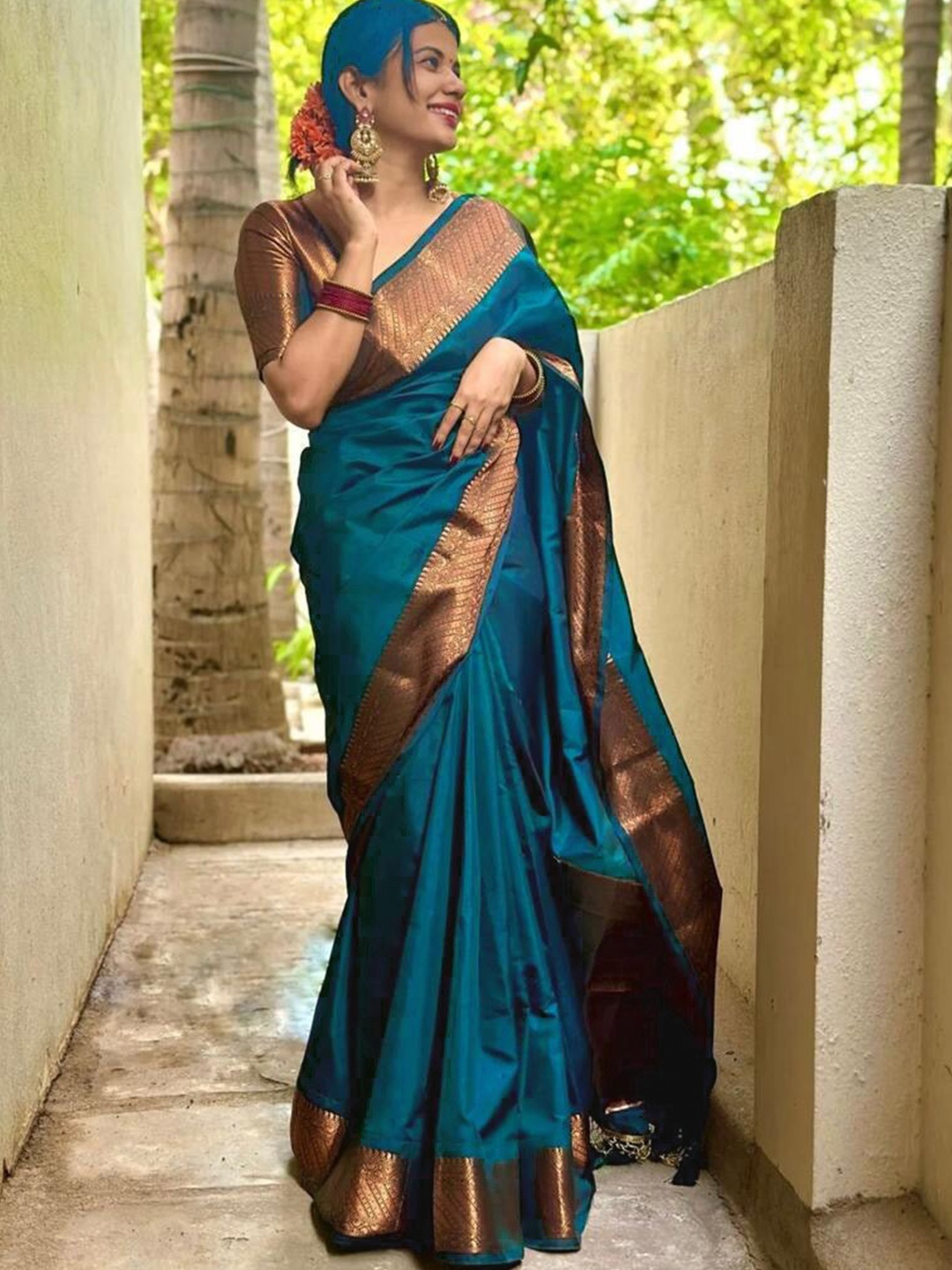 

Naishu Trendz Zari Pure Silk Kanjeevaram Saree, Teal