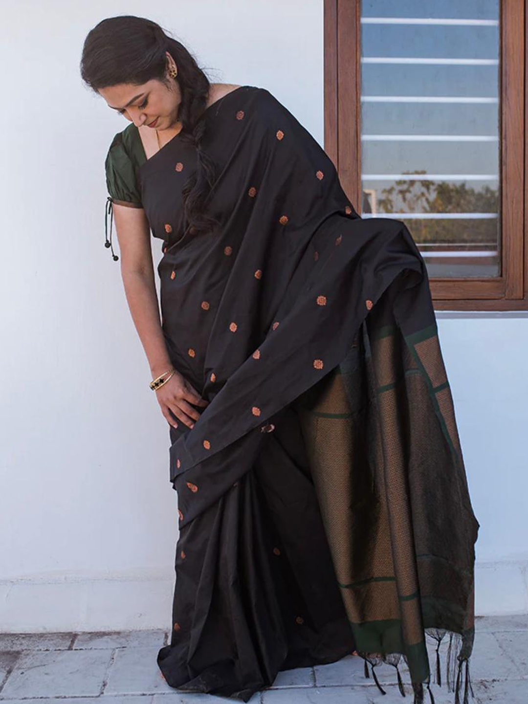 

Naishu Trendz Ethnic Motifs Pure Silk Kanjeevaram Saree, Black