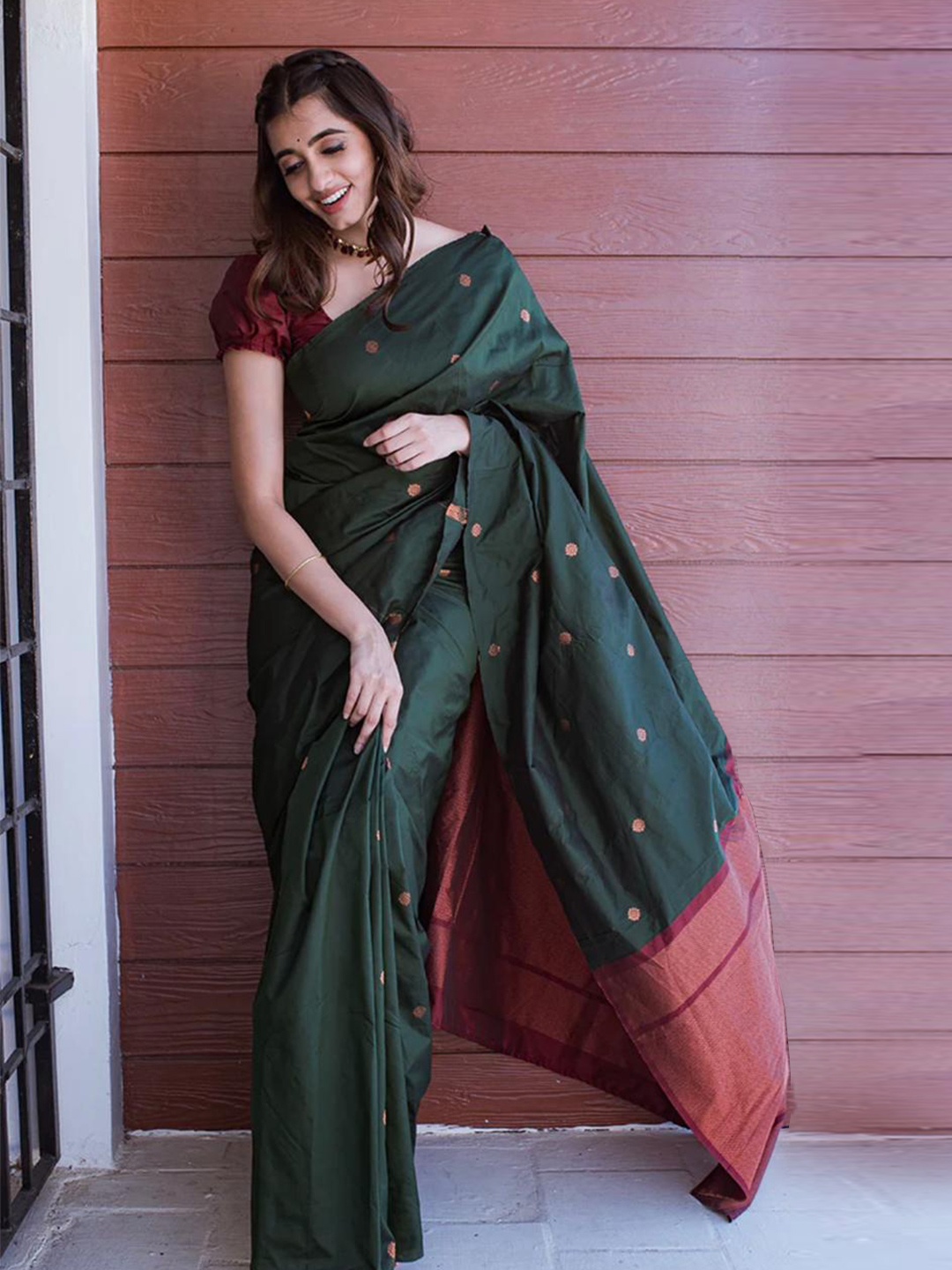 

Naishu Trendz Woven Design Zari Pure Silk Kanjeevaram Saree, Green