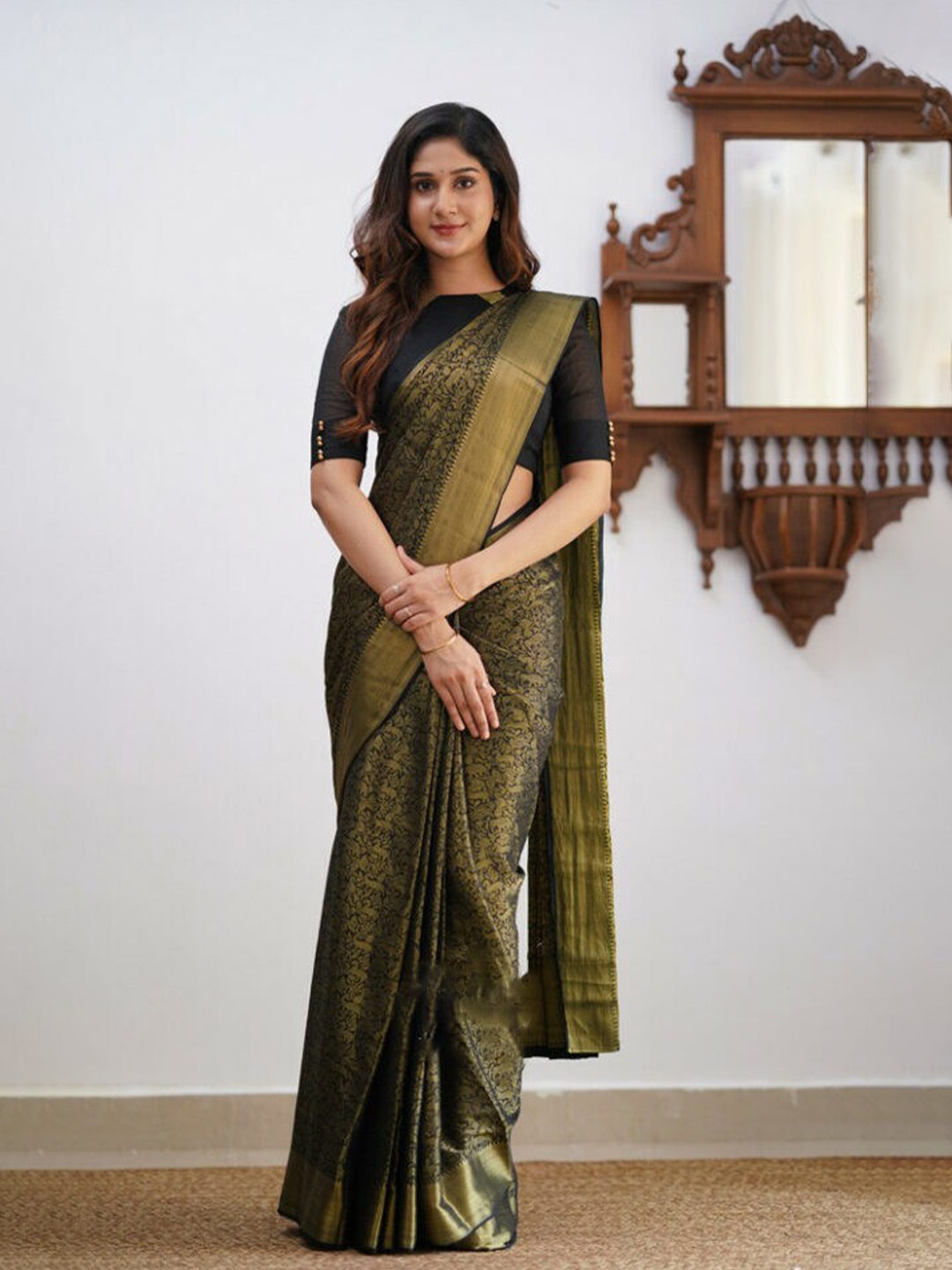 

Naishu Trendz Woven Design Zari Pure Silk Kanjeevaram Saree, Black