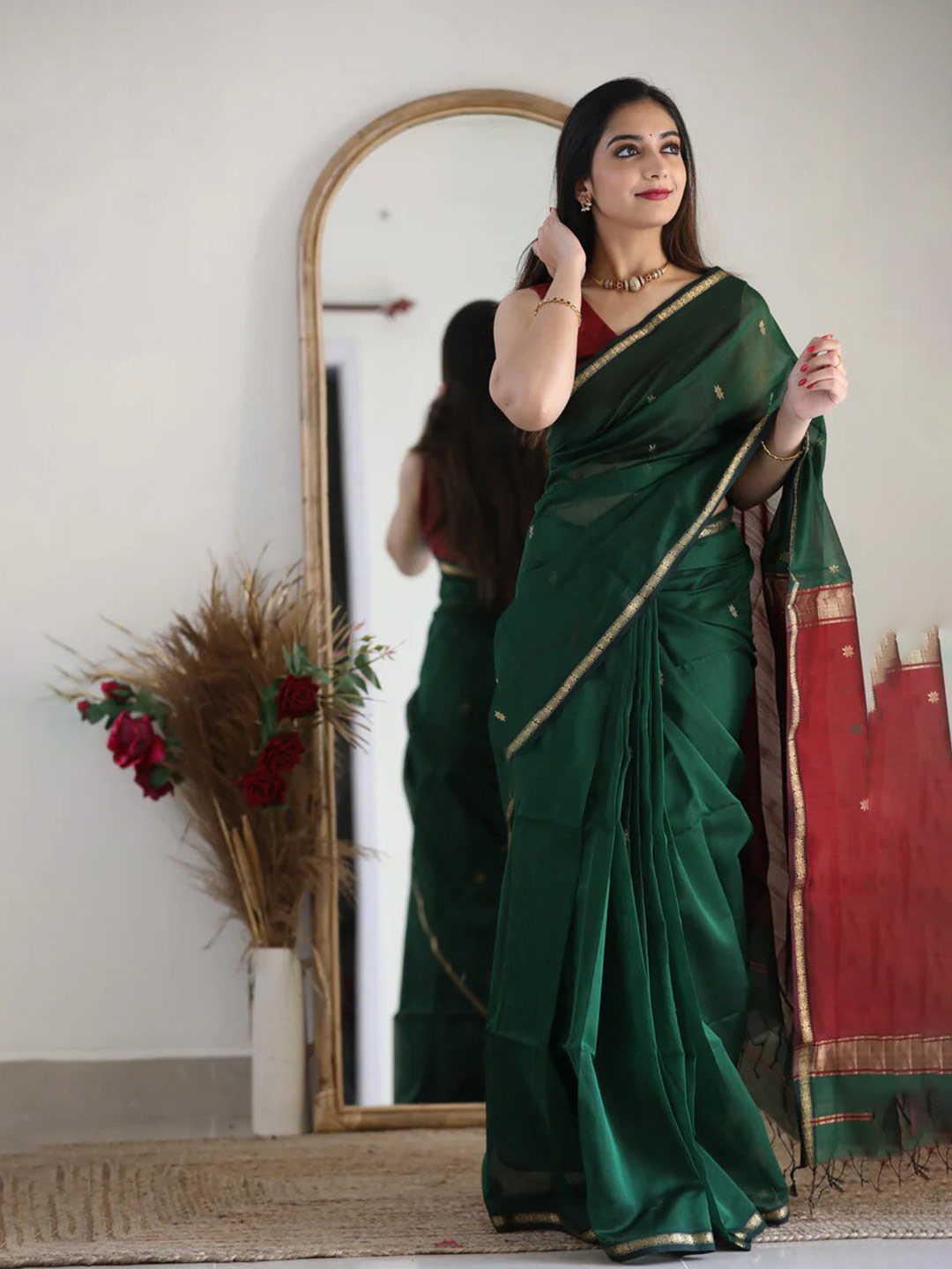 

Naishu Trendz Woven Design Zari Pure Silk Kanjeevaram Saree, Maroon
