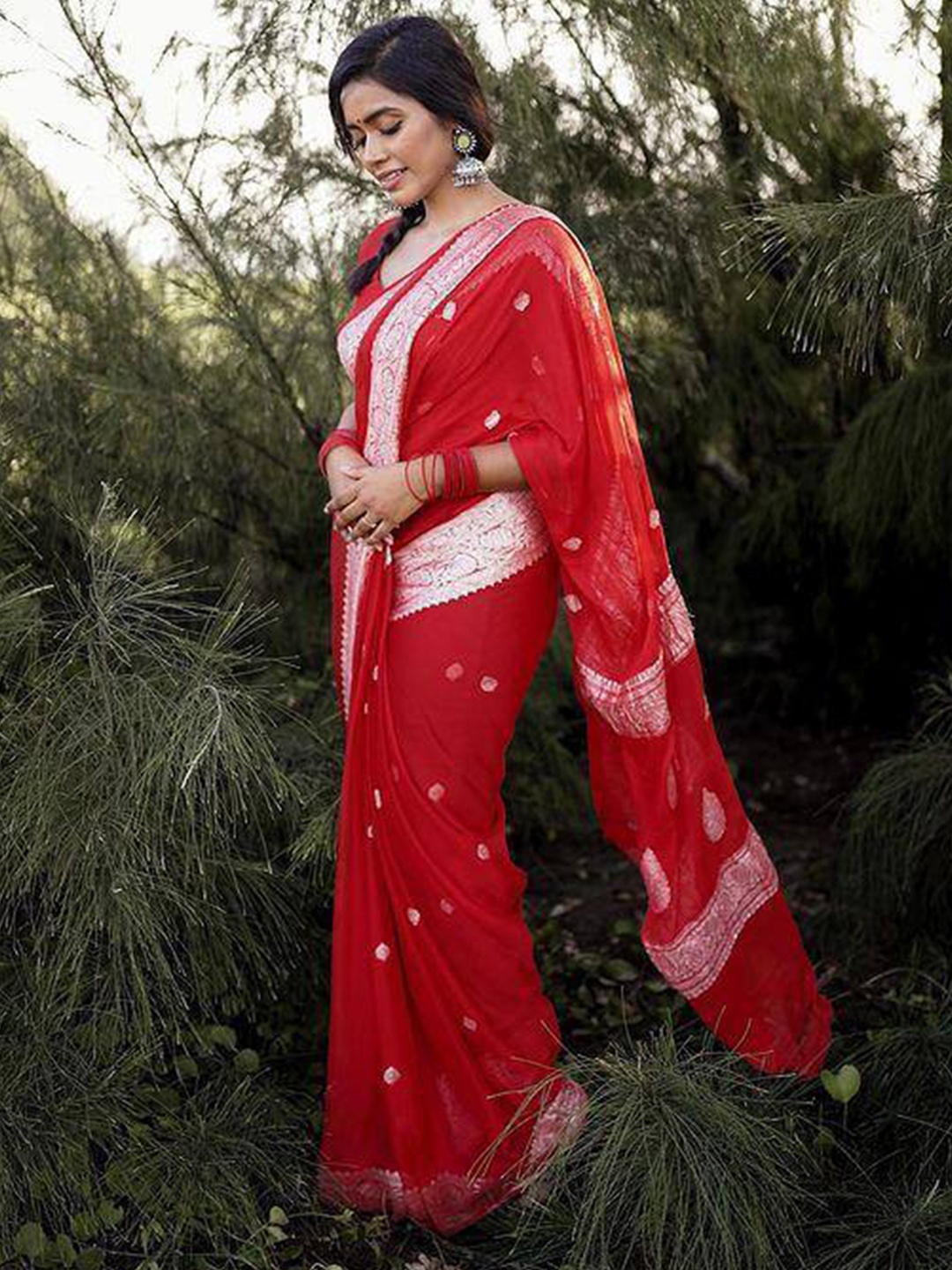 

Naishu Trendz Ethnic Motifs Woven Design Zari Pure Silk Kanjeevaram Saree, Red