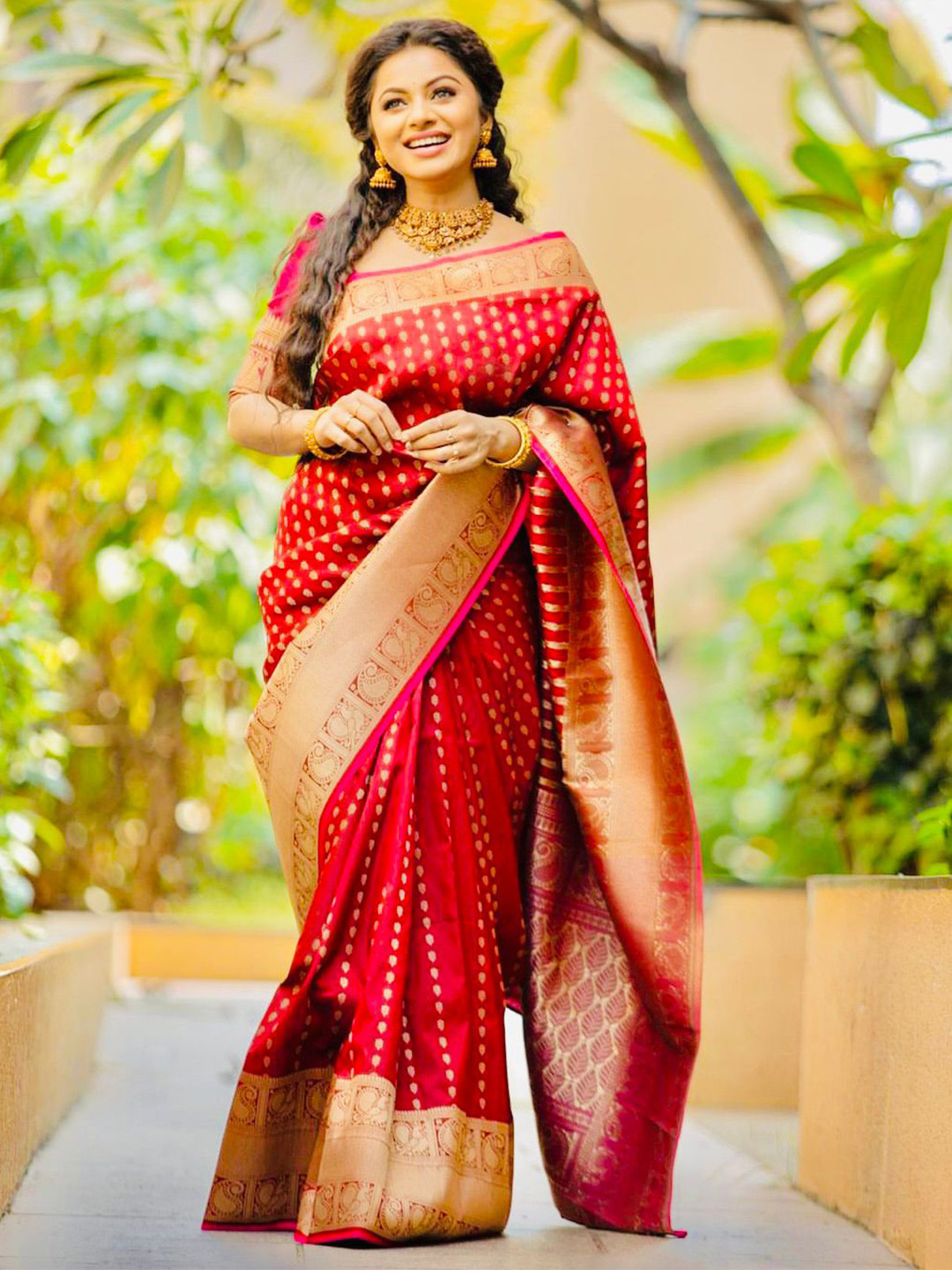 

Naishu Trendz Woven Design Zari Pure Silk Kanjeevaram Saree, Red