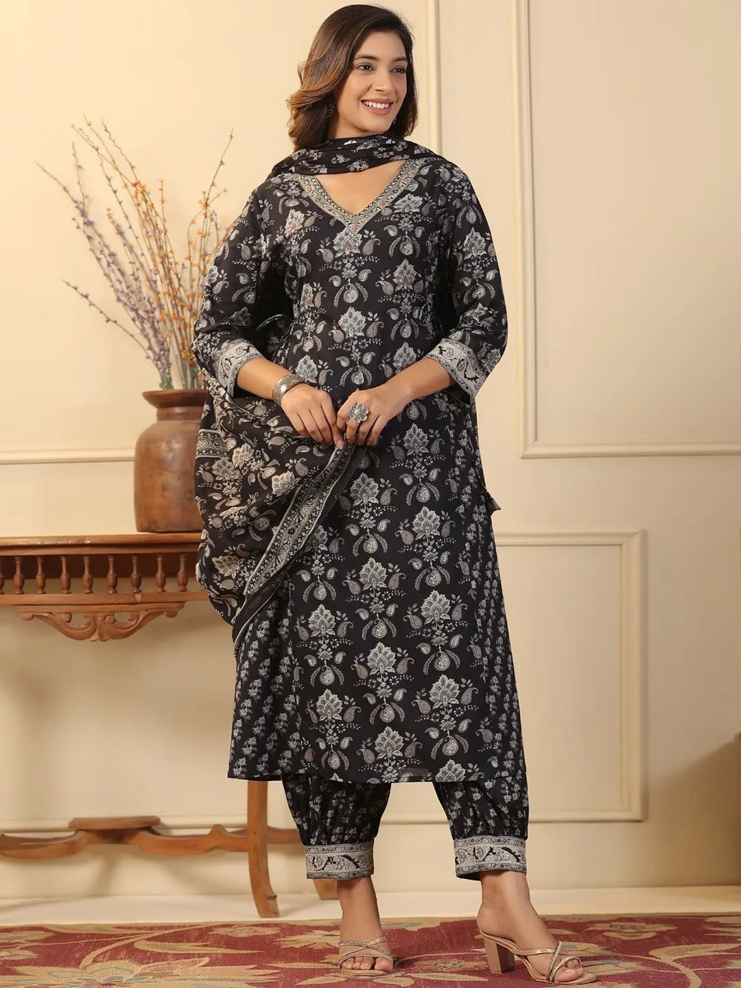 

KALINI Floral Printed V Neck Three-Quarter Sleeves Pure Cotton Kurta Set, Black
