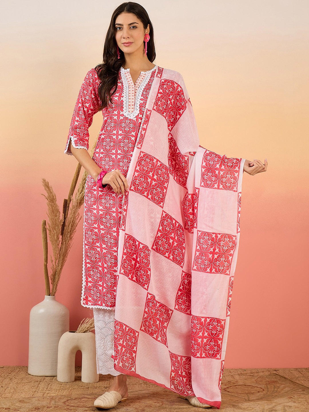 

Sangria Ethnic Motifs Printed Kurta with Trousers & Dupatta, Pink