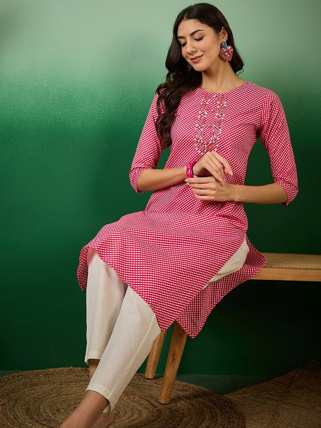 

Sangria Geometric Printed Embroidered Thread Work Straight Kurta, Pink