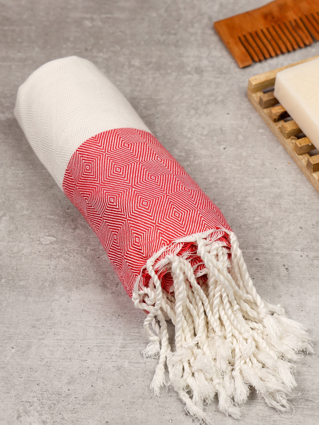 

ZAHYA Red & White Highly Absorbent Pure Bamboo Bath Towel