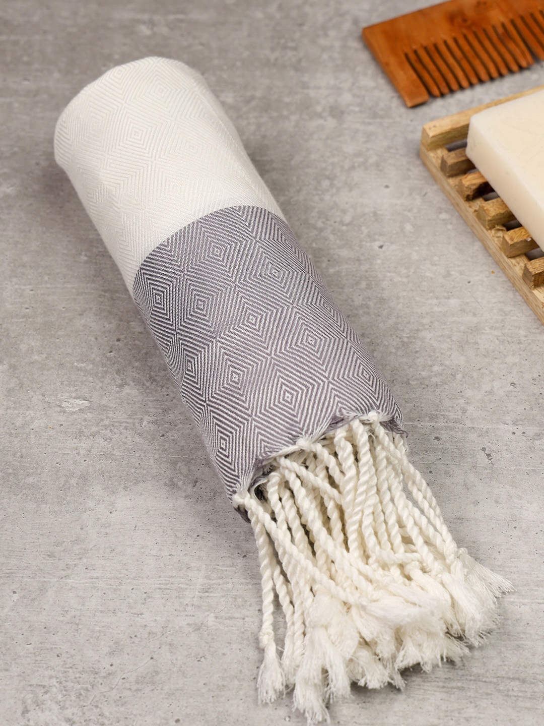 

ZAHYA Grey & White Highly Absorbent Pure Bamboo Bath Towel