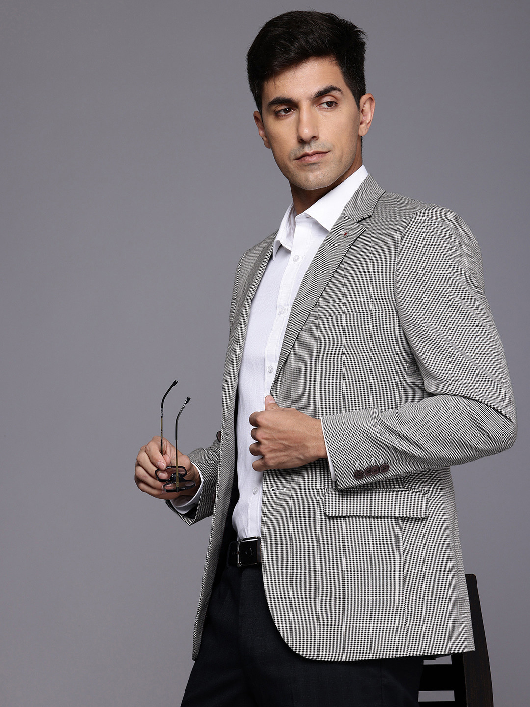 

Raymond Self Design Notched Lapel Single-Breasted Formal Blazers, White