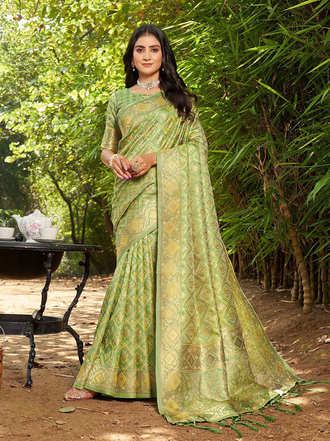 

KARAGIRI Floral Woven Design Zari Banarasi Saree, Green