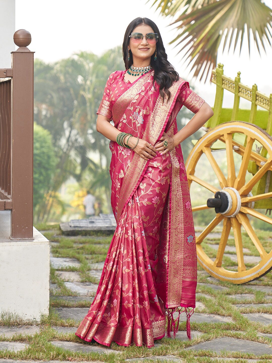 

KARAGIRI Floral Woven Design Zari Banarasi Saree, Pink