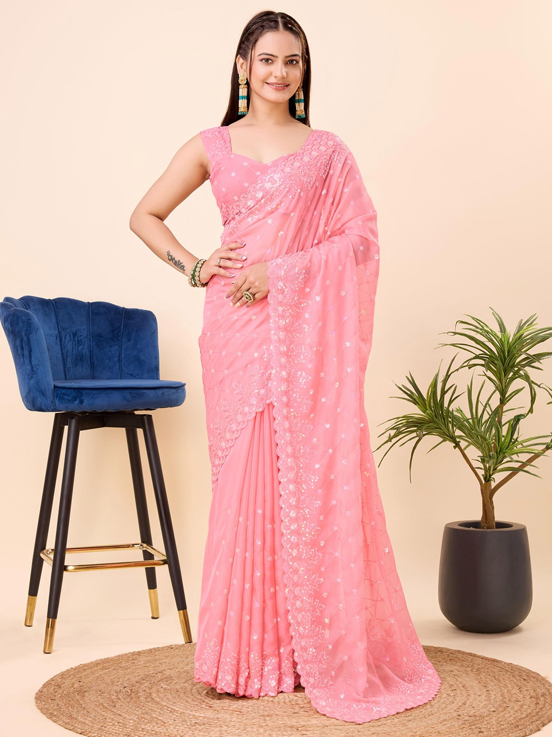 

VAIRAGEE Floral Sequinned Embroidered Organza Saree, Pink