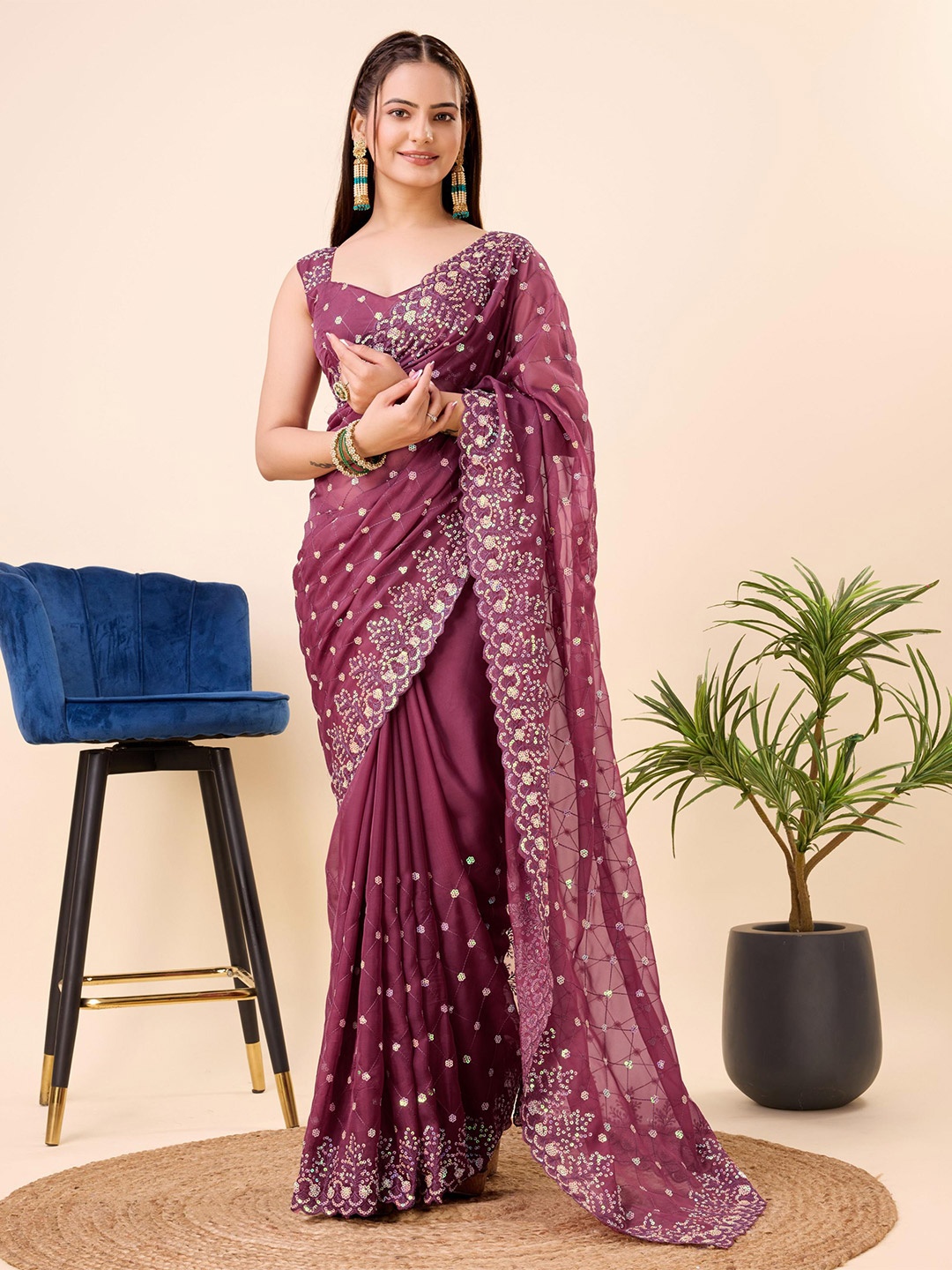 

VAIRAGEE Floral Sequinned Embroidered Organza Saree, Purple